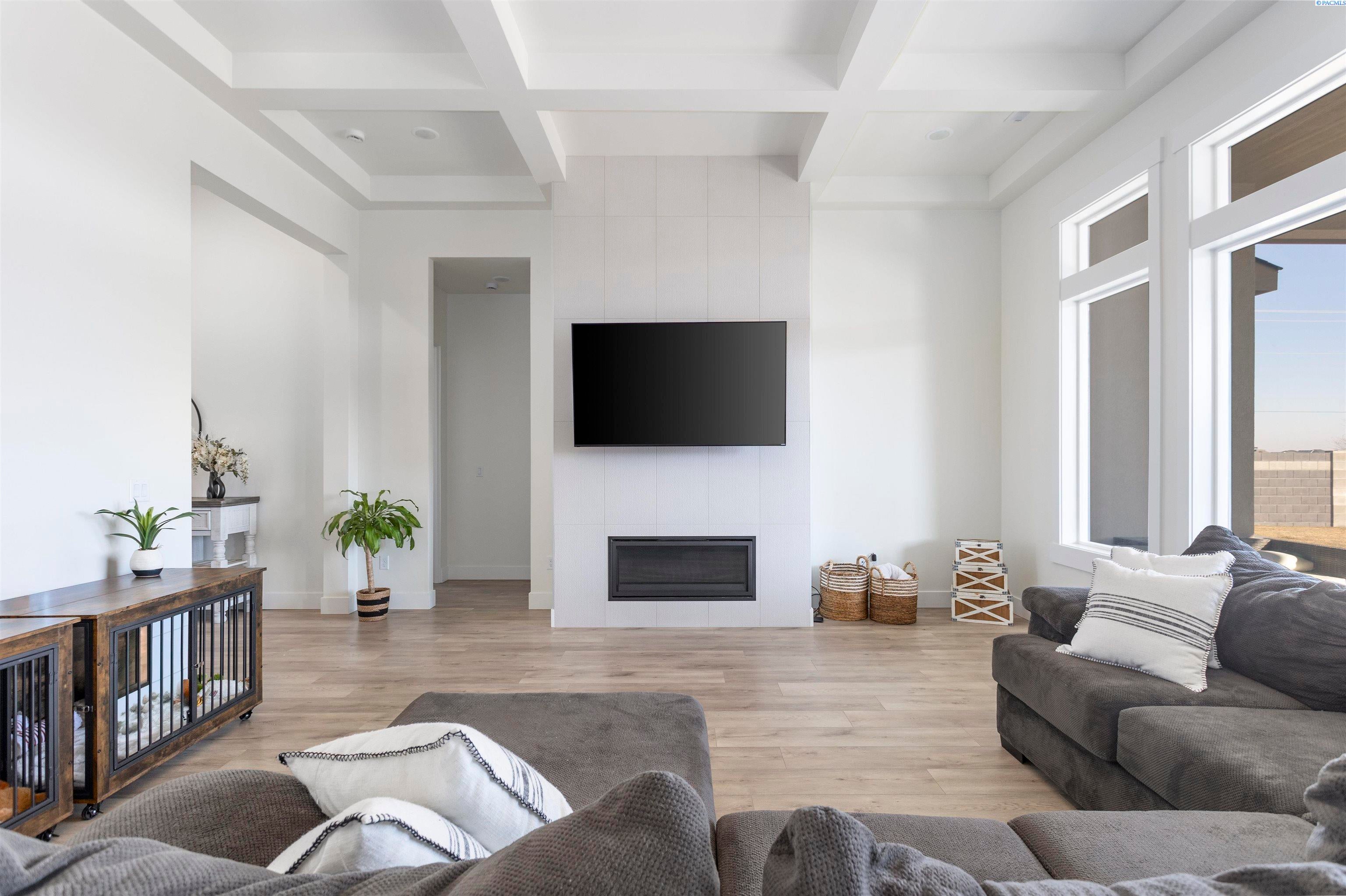 Kennewick, Washington, 99338, United States, 4 Bedrooms Bedrooms, ,3 BathroomsBathrooms,Residential,For Sale,2010743