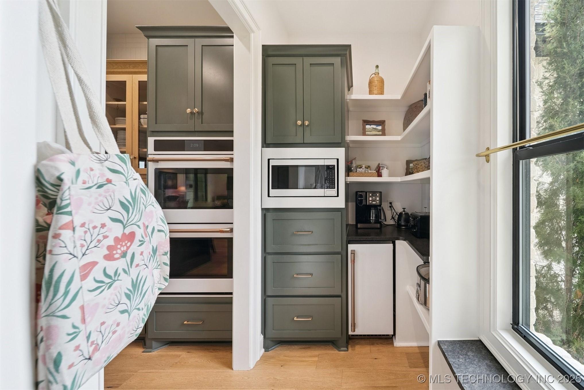 Broken Arrow, Oklahoma, 74014, United States, 4 Bedrooms Bedrooms, ,4 BathroomsBathrooms,Residential,For Sale,1983128