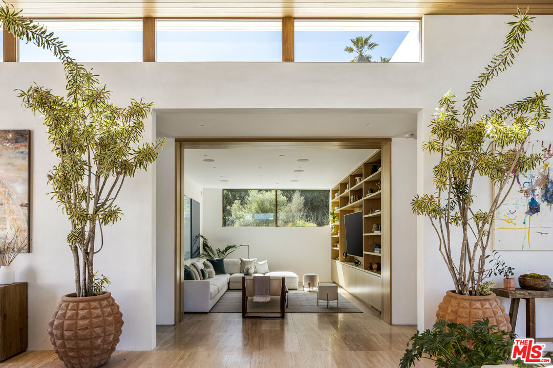 Malibu, California, 90265, United States, 5 Bedrooms Bedrooms, ,8 BathroomsBathrooms,Residential,For Sale,1925394