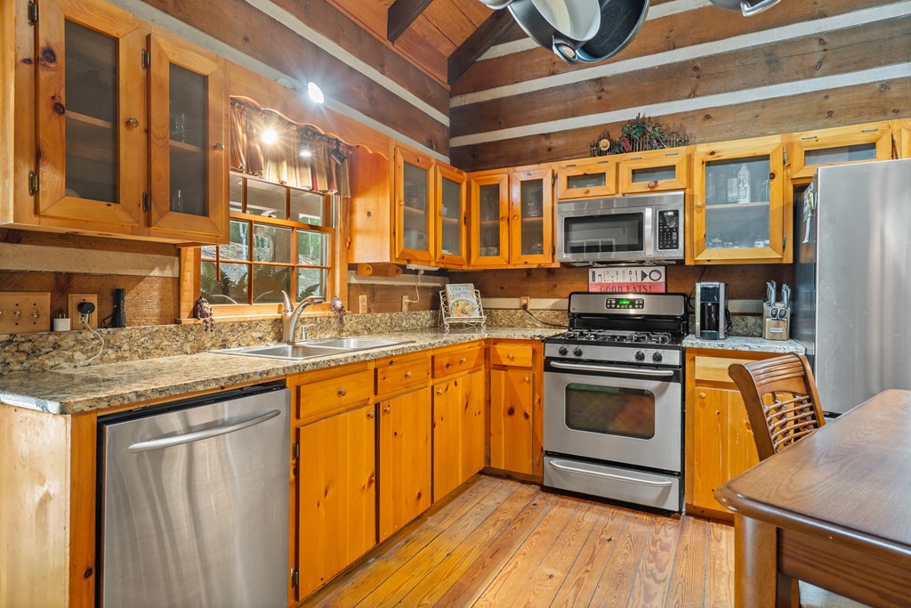 Blue Ridge, Georgia, 30513, United States, 3 Bedrooms Bedrooms, ,2 BathroomsBathrooms,Residential,For Sale,1977704