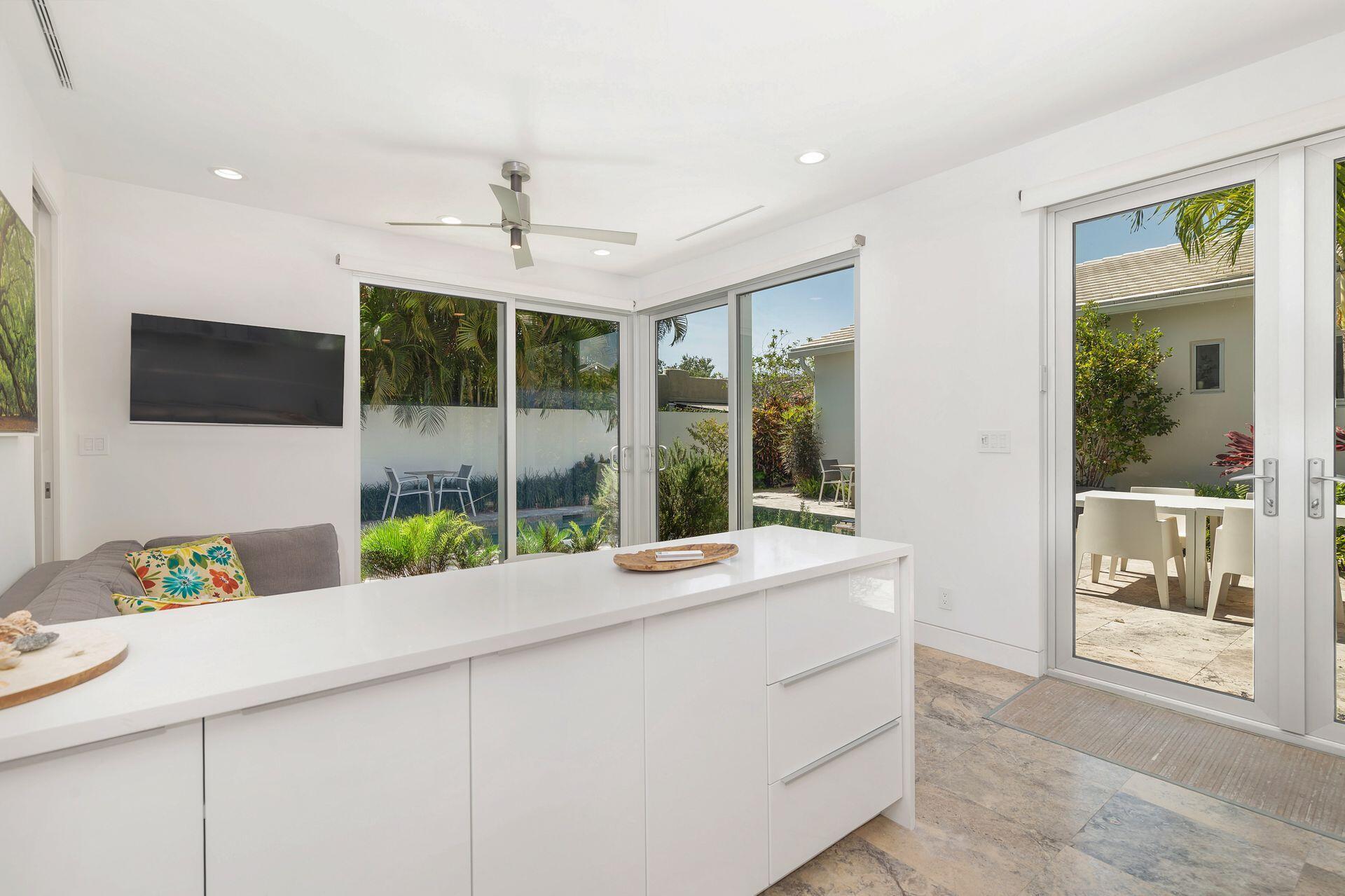 West Palm Beach, Florida, 33401, United States, 2 Bedrooms Bedrooms, ,3 BathroomsBathrooms,Residential,For Sale,2001645