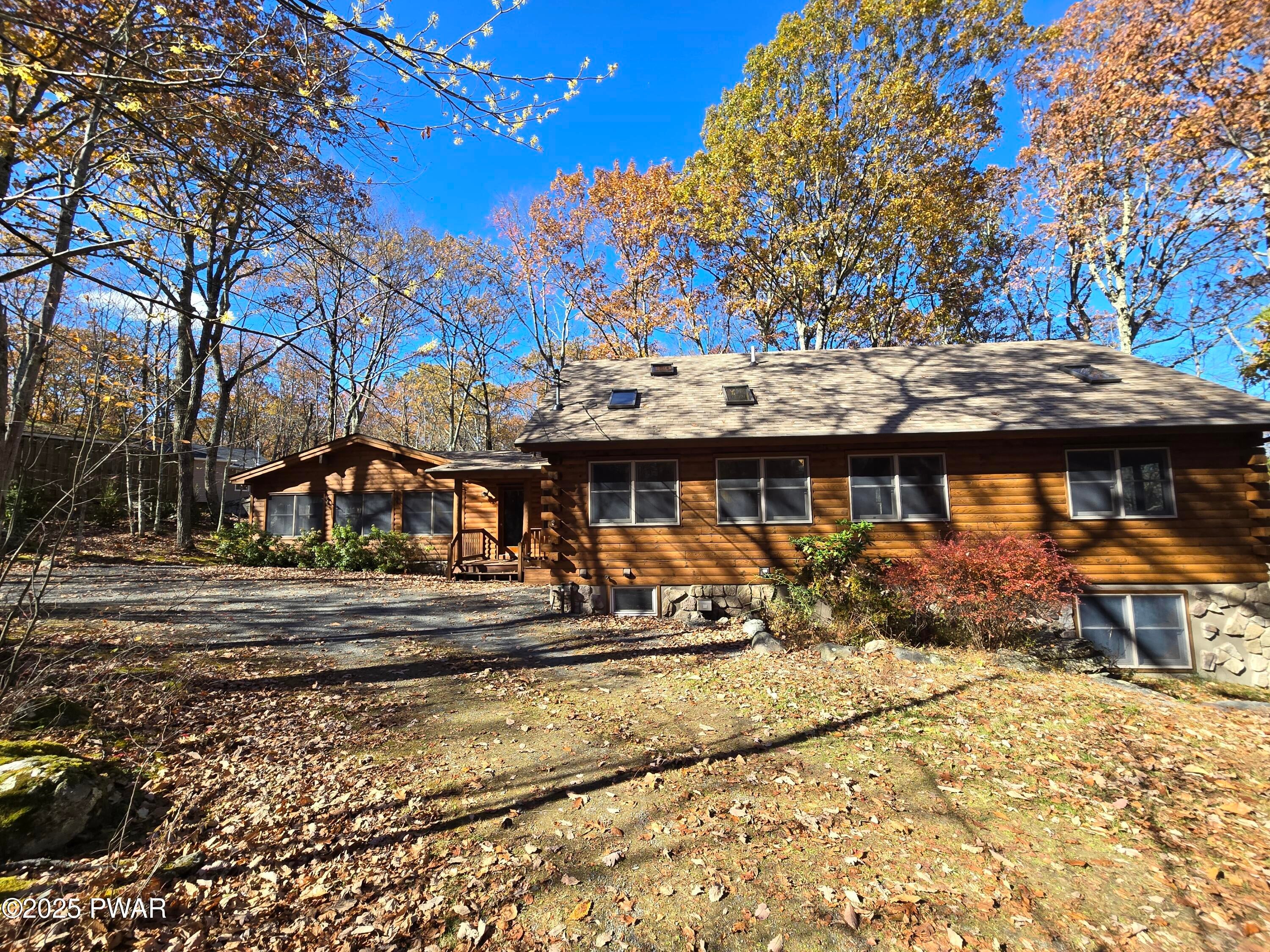 Lords Valley, Pennsylvania, 18428, United States, 5 Bedrooms Bedrooms, ,4 BathroomsBathrooms,Residential,For Sale,1977251