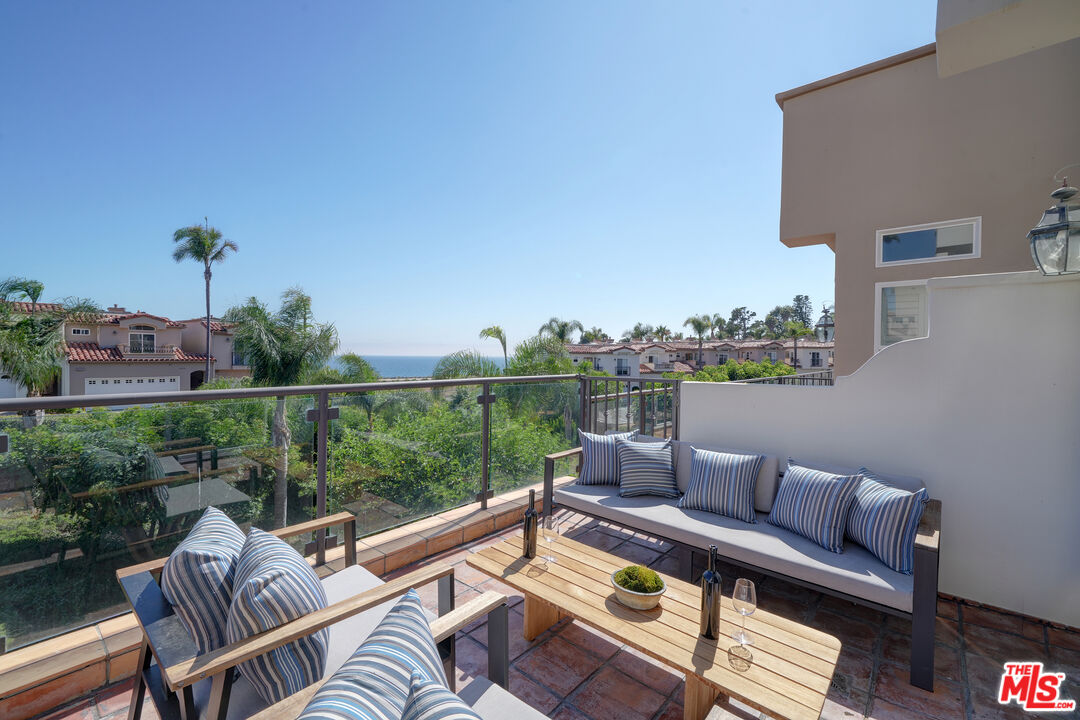 Malibu, California, 90265, United States, 2 Bedrooms Bedrooms, ,3 BathroomsBathrooms,Residential,For Sale,1902662
