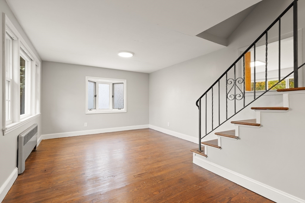 Stoughton, Massachusetts, 02072, United States, 5 Bedrooms Bedrooms, ,2 BathroomsBathrooms,Residential,For Sale,1989106