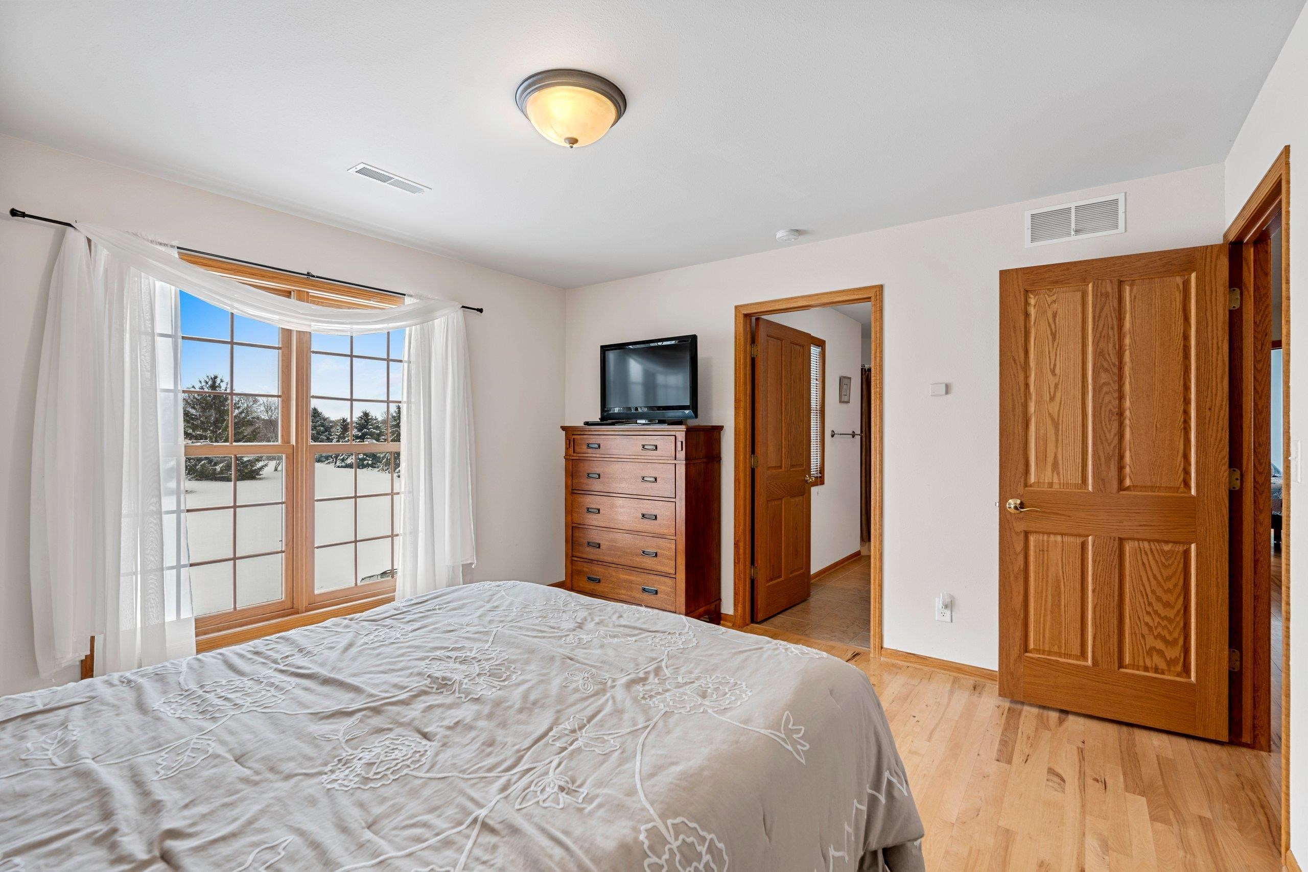 CHILTON, Wisconsin, 53014, United States, 5 Bedrooms Bedrooms, ,6 BathroomsBathrooms,Residential,For Sale,1927210