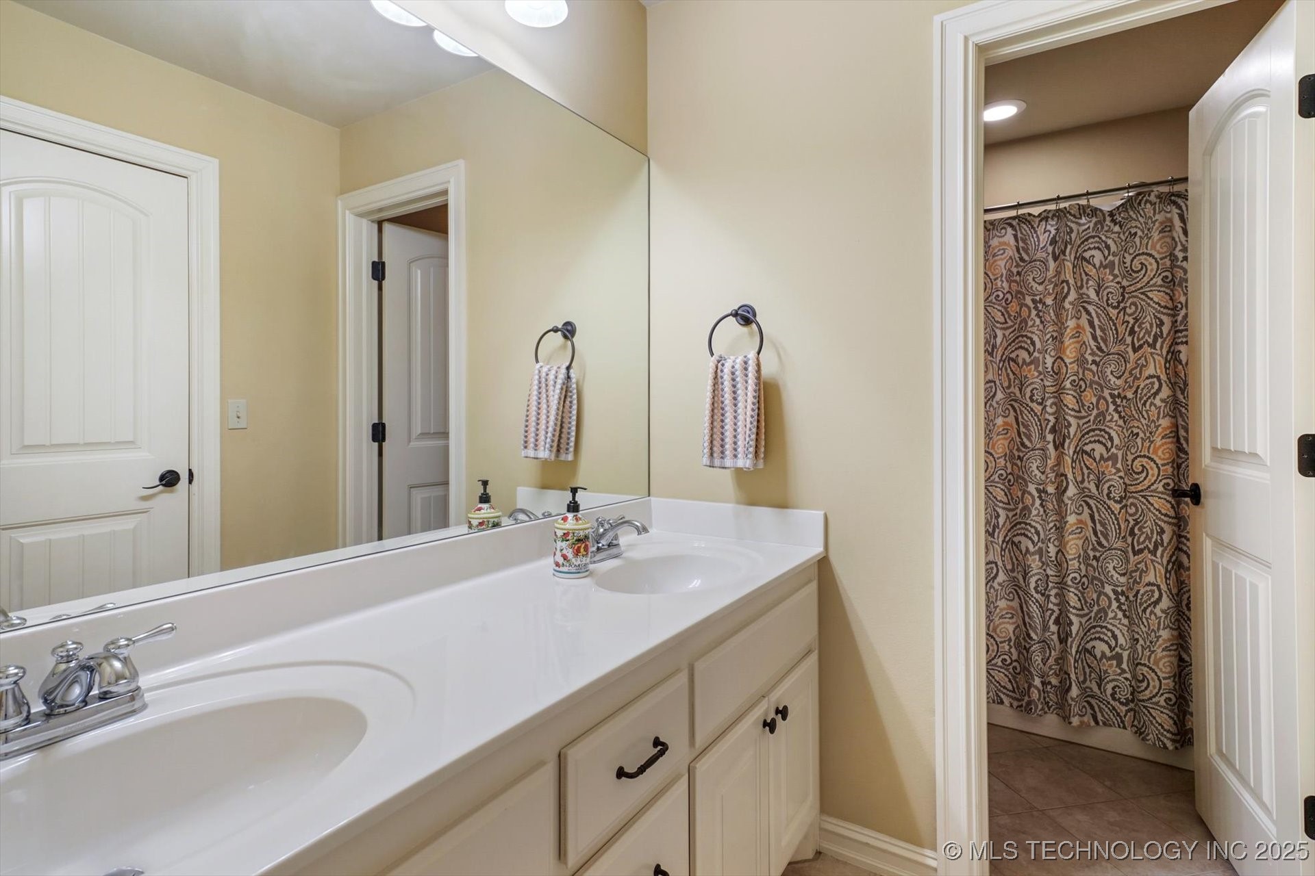 Tulsa, Oklahoma, 74137, United States, 4 Bedrooms Bedrooms, ,4 BathroomsBathrooms,Residential,For Sale,2003368