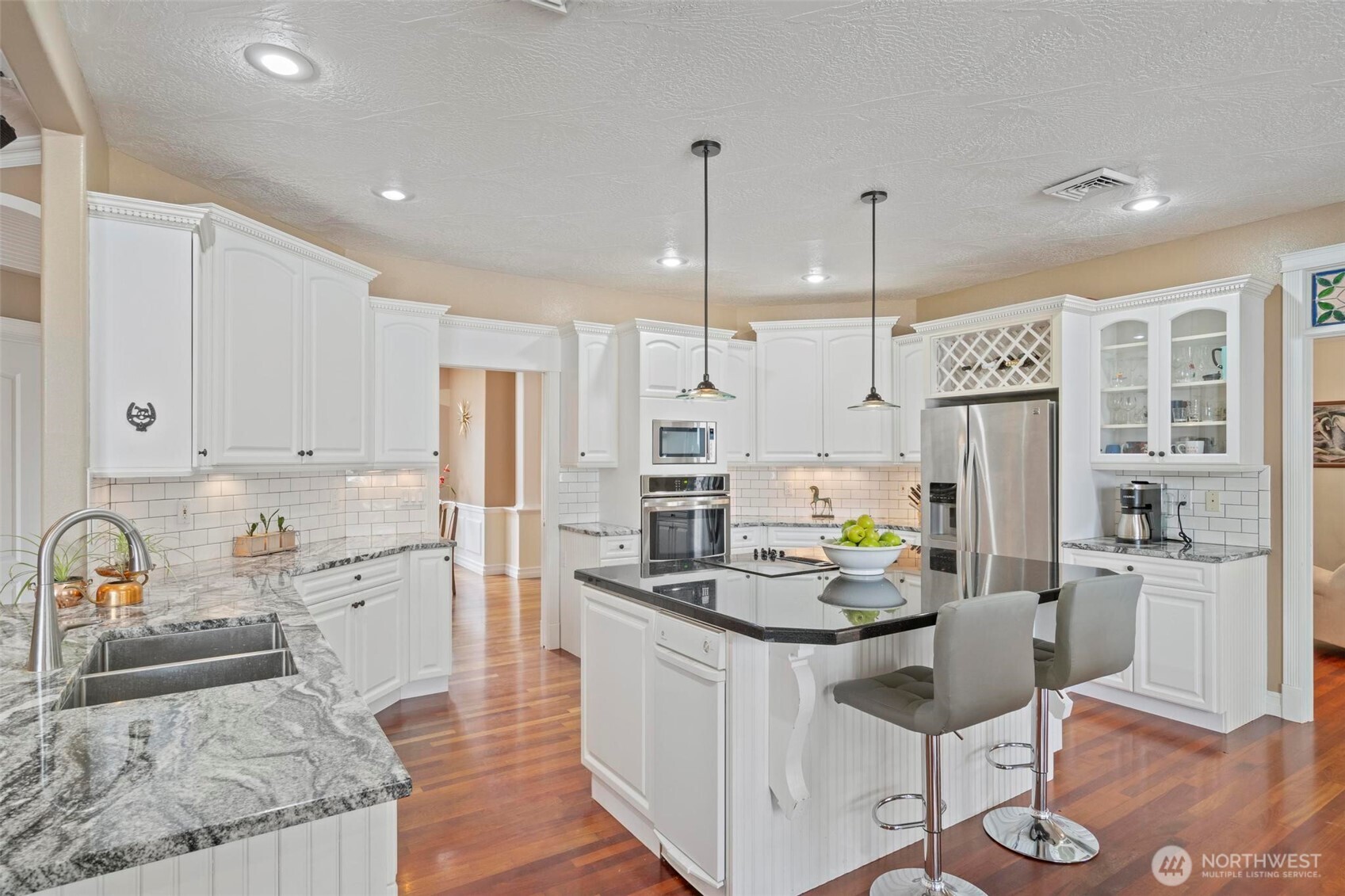 Centralia, Washington, 98531, United States, 3 Bedrooms Bedrooms, ,3 BathroomsBathrooms,Residential,For Sale,1983563