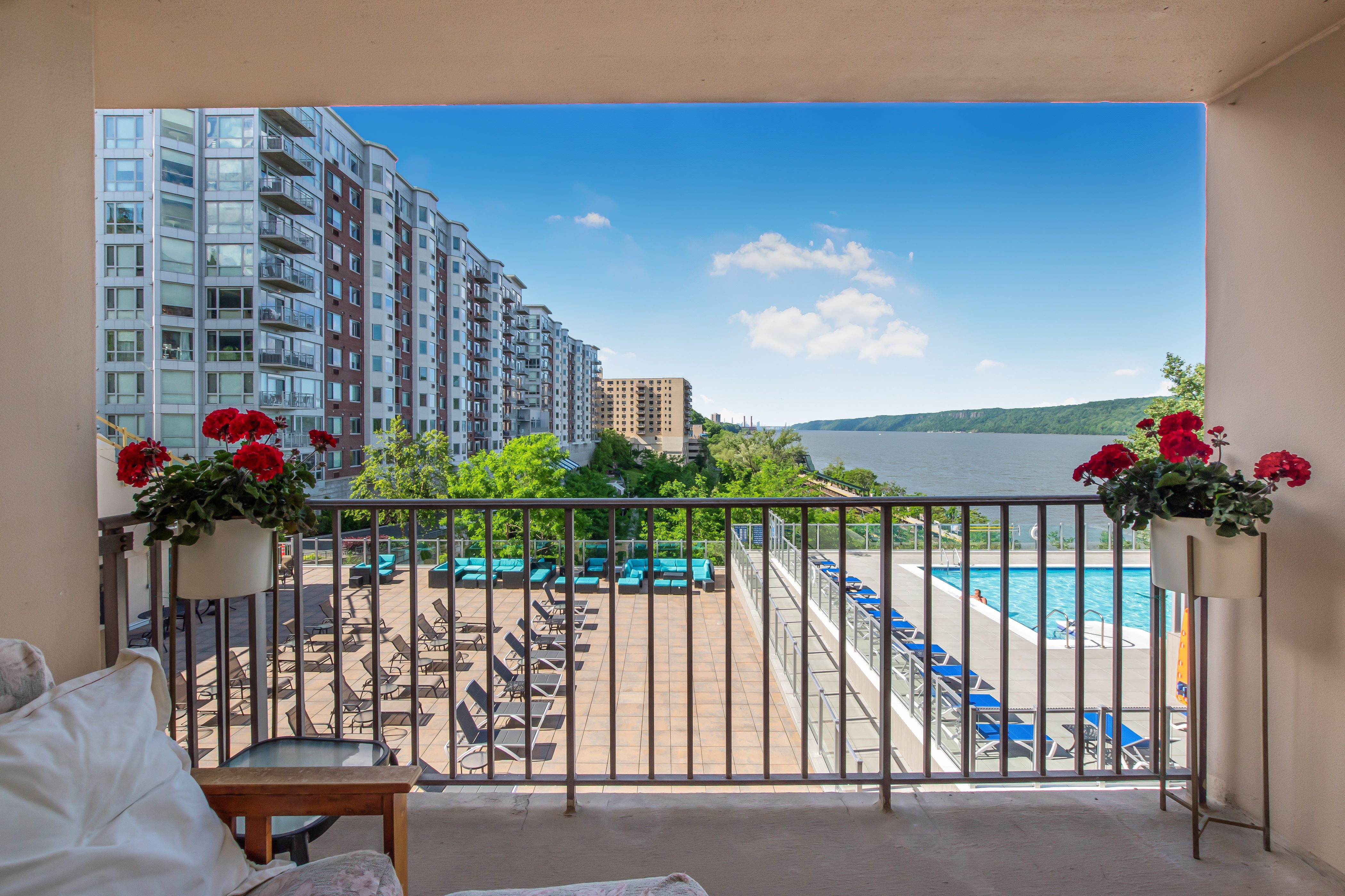  1155 Warburton Avenue - 物件實景