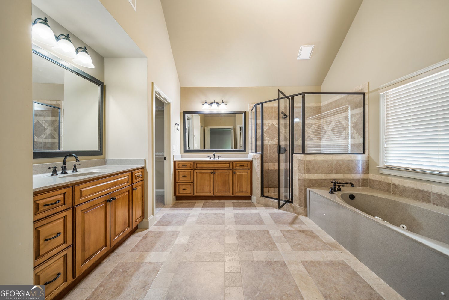 Snellville, Georgia, 30078, United States, 4 Bedrooms Bedrooms, ,5 BathroomsBathrooms,Residential,For Sale,1992513