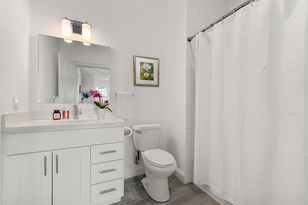 Boston, Massachusetts, 02127, United States, 2 Bedrooms Bedrooms, ,2 BathroomsBathrooms,Residential,For Sale,1987750