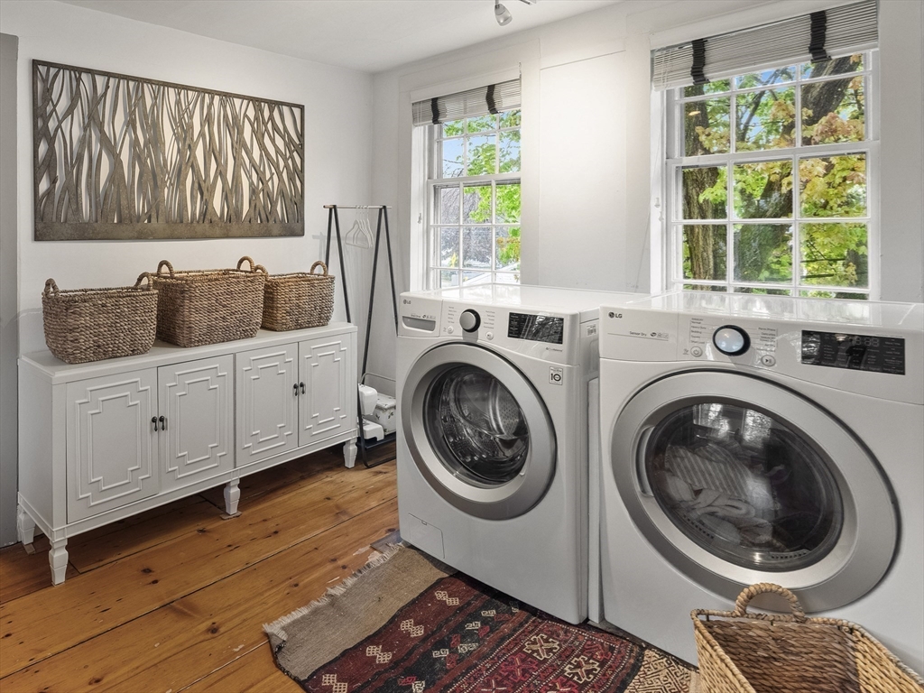 Carlisle, Massachusetts, 01741, United States, 3 Bedrooms Bedrooms, ,4 BathroomsBathrooms,Residential,For Sale,1804776