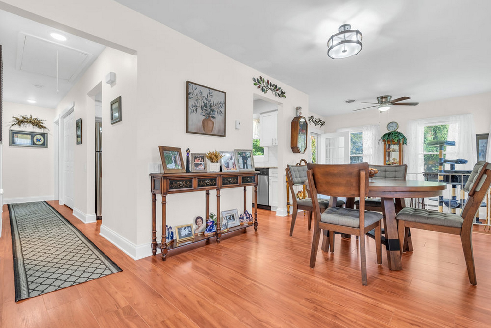  Meticulously Upgraded Sherbourne Model in Crestwood 5 - 物件實景