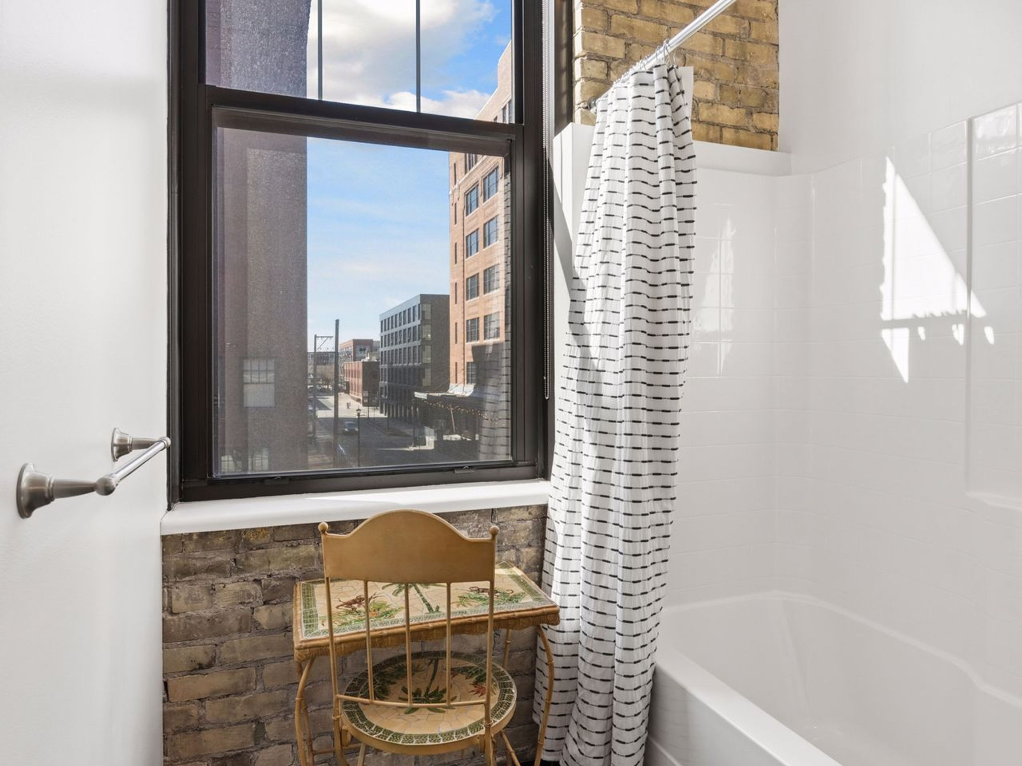  Iconic Corner Loft in Coveted North Loop - 物件實景