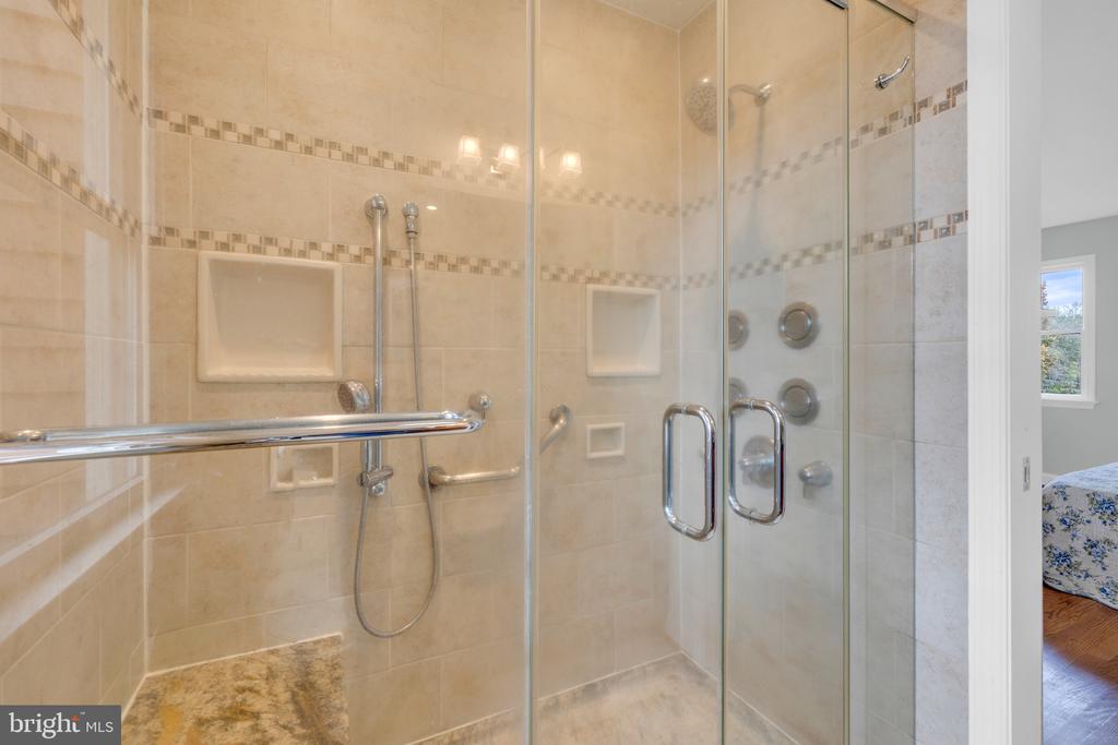 Warrenton, Virginia, 20187, United States, 3 Bedrooms Bedrooms, ,4 BathroomsBathrooms,Residential,For Sale,1977247