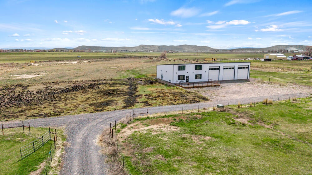 Klamath Falls, Oregon, 97603, United States, 3 Bedrooms Bedrooms, ,3 BathroomsBathrooms,Residential,For Sale,1878382