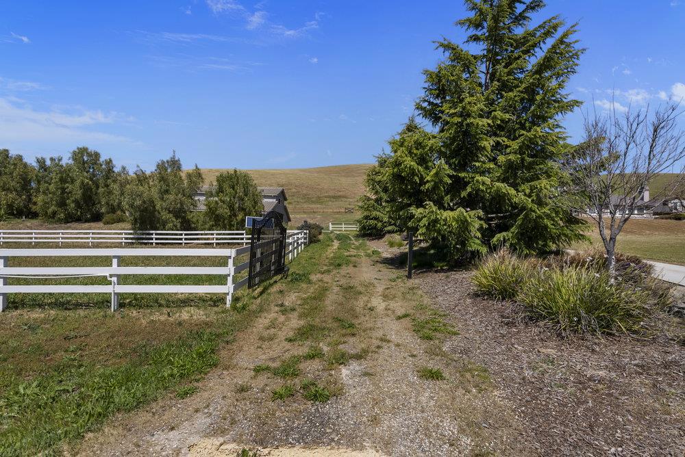 Tres Pinos, California, 95075, United States, 3 Bedrooms Bedrooms, ,3 BathroomsBathrooms,Residential,For Sale,1988626