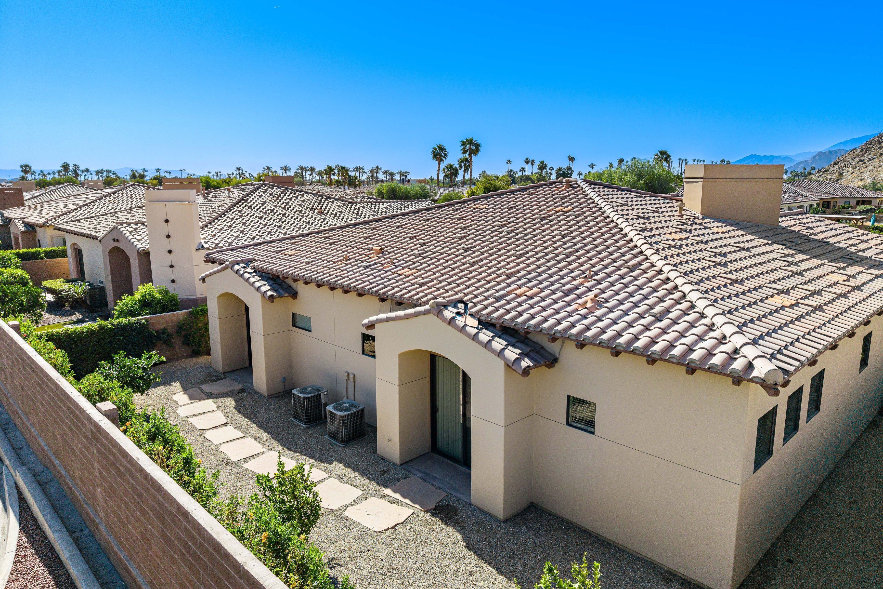  South Facing Gated La Quinta Pool Home - 物件實景