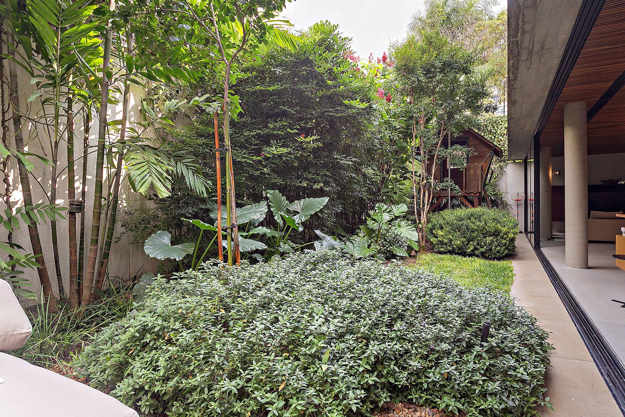  Contemporary residence in a private condominium with pool and integrated living - 物件實景