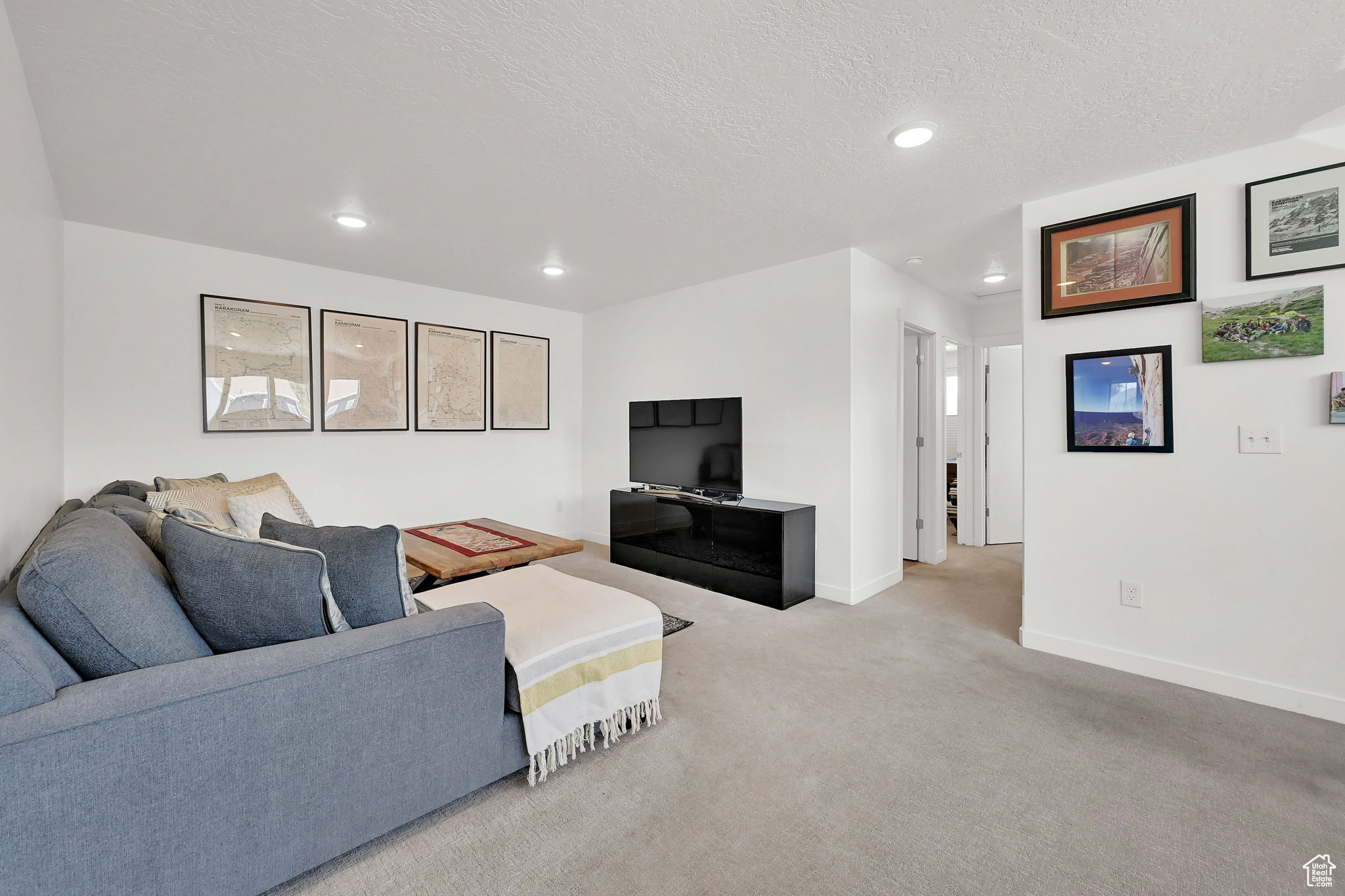 Sandy, Utah, 84070, United States, 3 Bedrooms Bedrooms, ,3 BathroomsBathrooms,Residential,For Sale,1895888