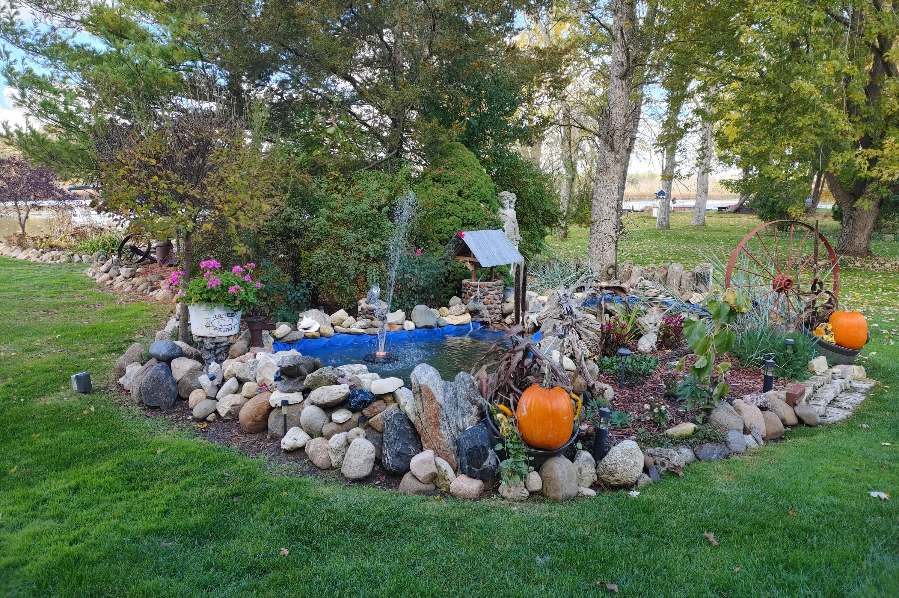 Waterford, Wisconsin, 53185, United States, 2 Bedrooms Bedrooms, ,2 BathroomsBathrooms,Residential,For Sale,1985516