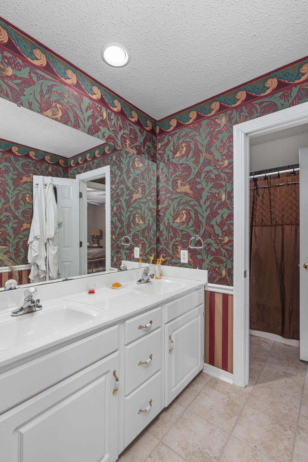 Tupelo, Mississippi, 38801, United States, 4 Bedrooms Bedrooms, ,4 BathroomsBathrooms,Residential,For Sale,1957105