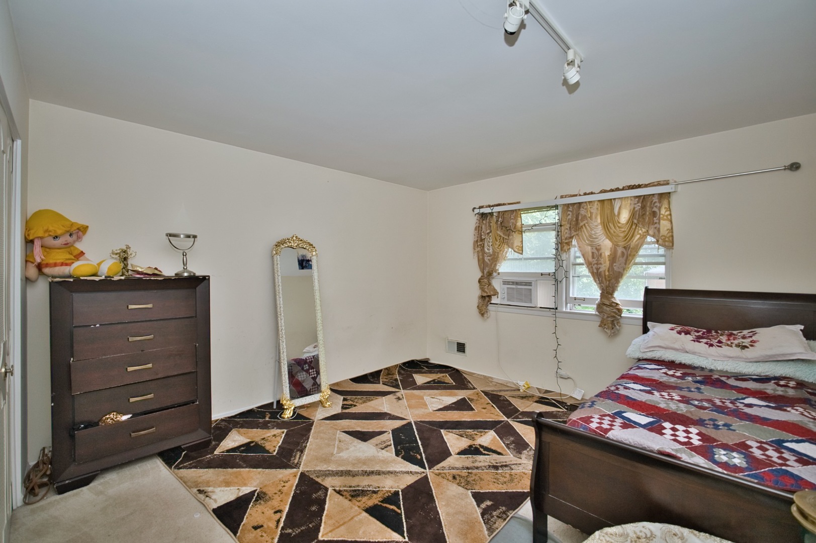Skokie, Illinois, 60076, United States, 4 Bedrooms Bedrooms, ,3 BathroomsBathrooms,Residential,For Sale,2010022
