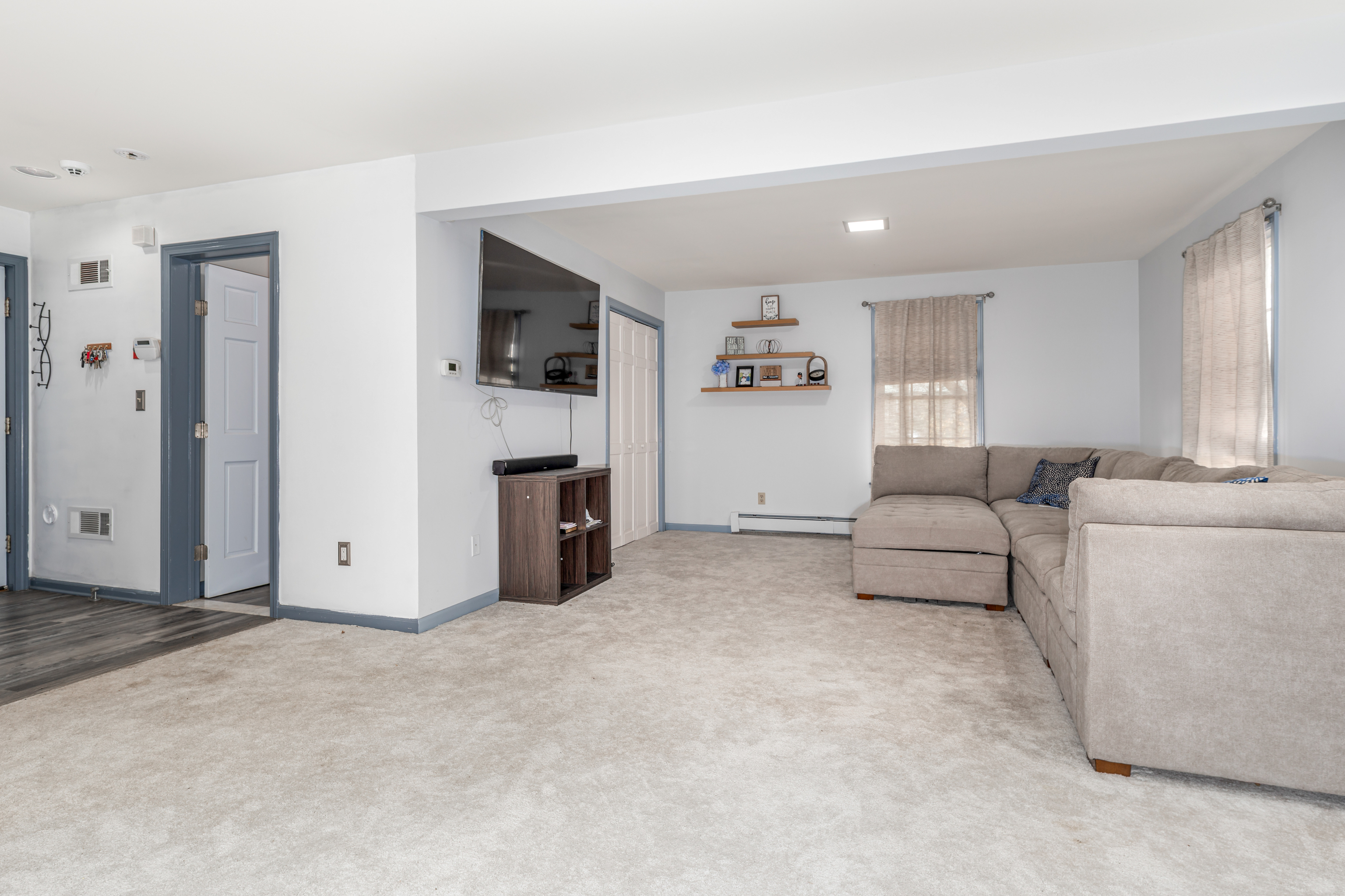 Milford, Connecticut, 06460, United States, 3 Bedrooms Bedrooms, ,3 BathroomsBathrooms,Residential,For Sale,1991692