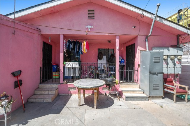 Los Angeles, California, 90044, United States, 2 Bedrooms Bedrooms, ,Residential,For Sale,1869360