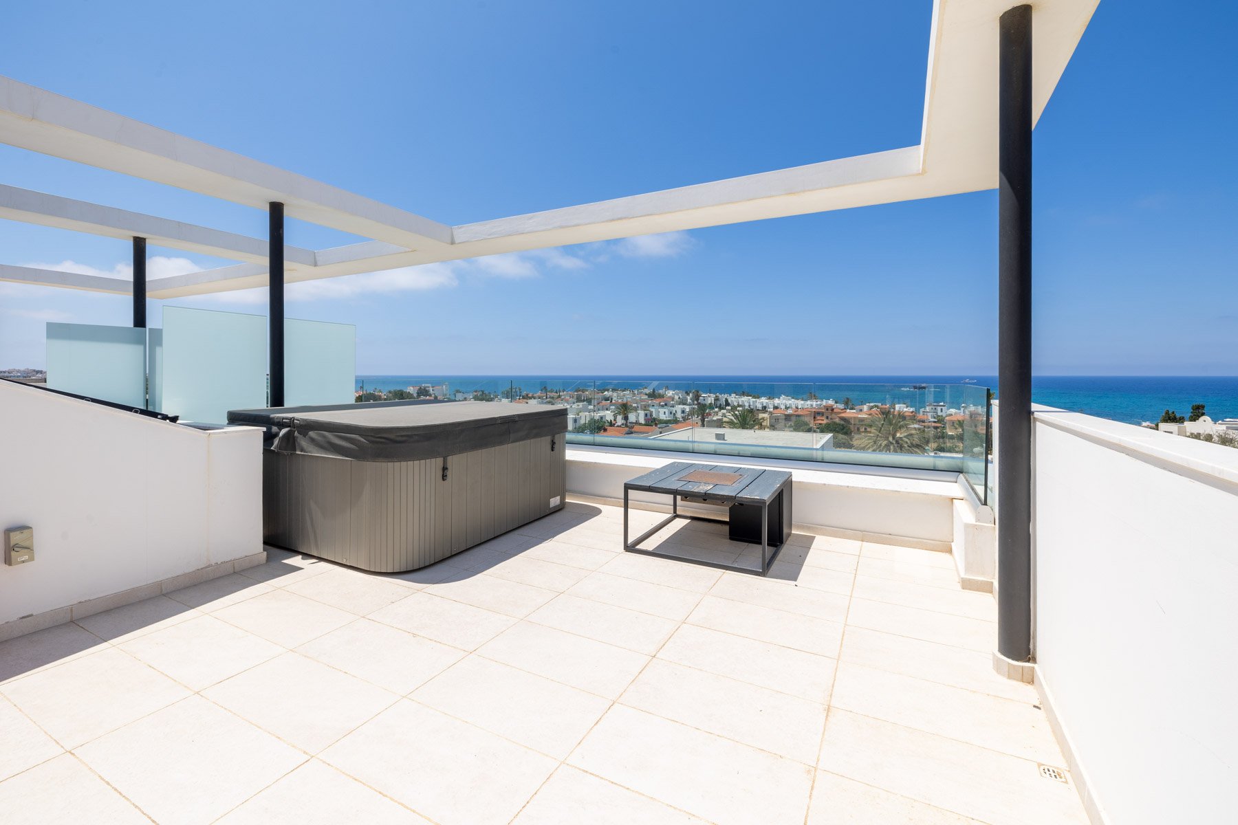  3-Bedroom Sea View Penthouse with Private Roof Terrace in Chloraka, Pafos - 物件實景