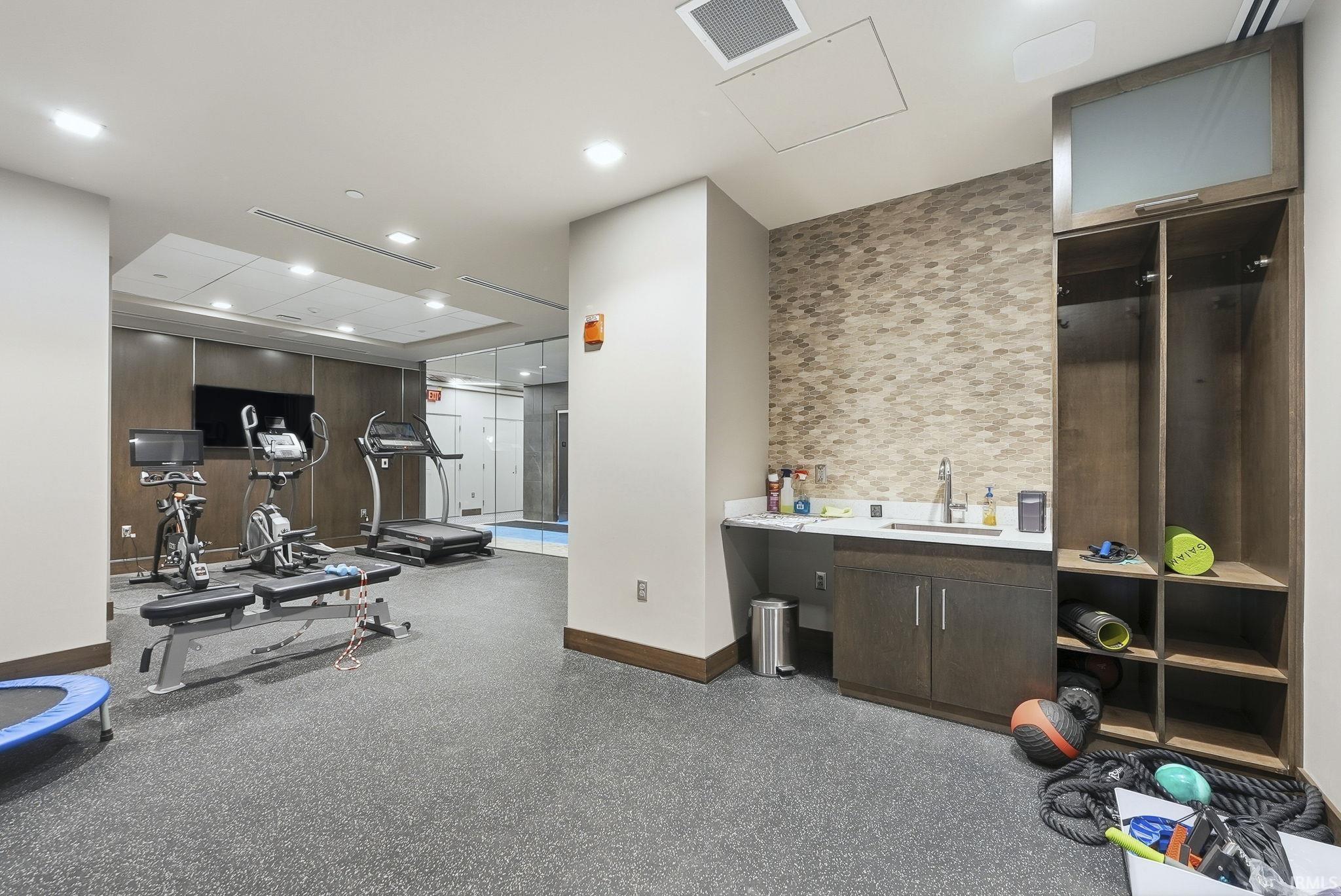 Fort Wayne, Indiana, 46802, United States, 2 Bedrooms Bedrooms, ,3 BathroomsBathrooms,Residential,For Sale,1987044