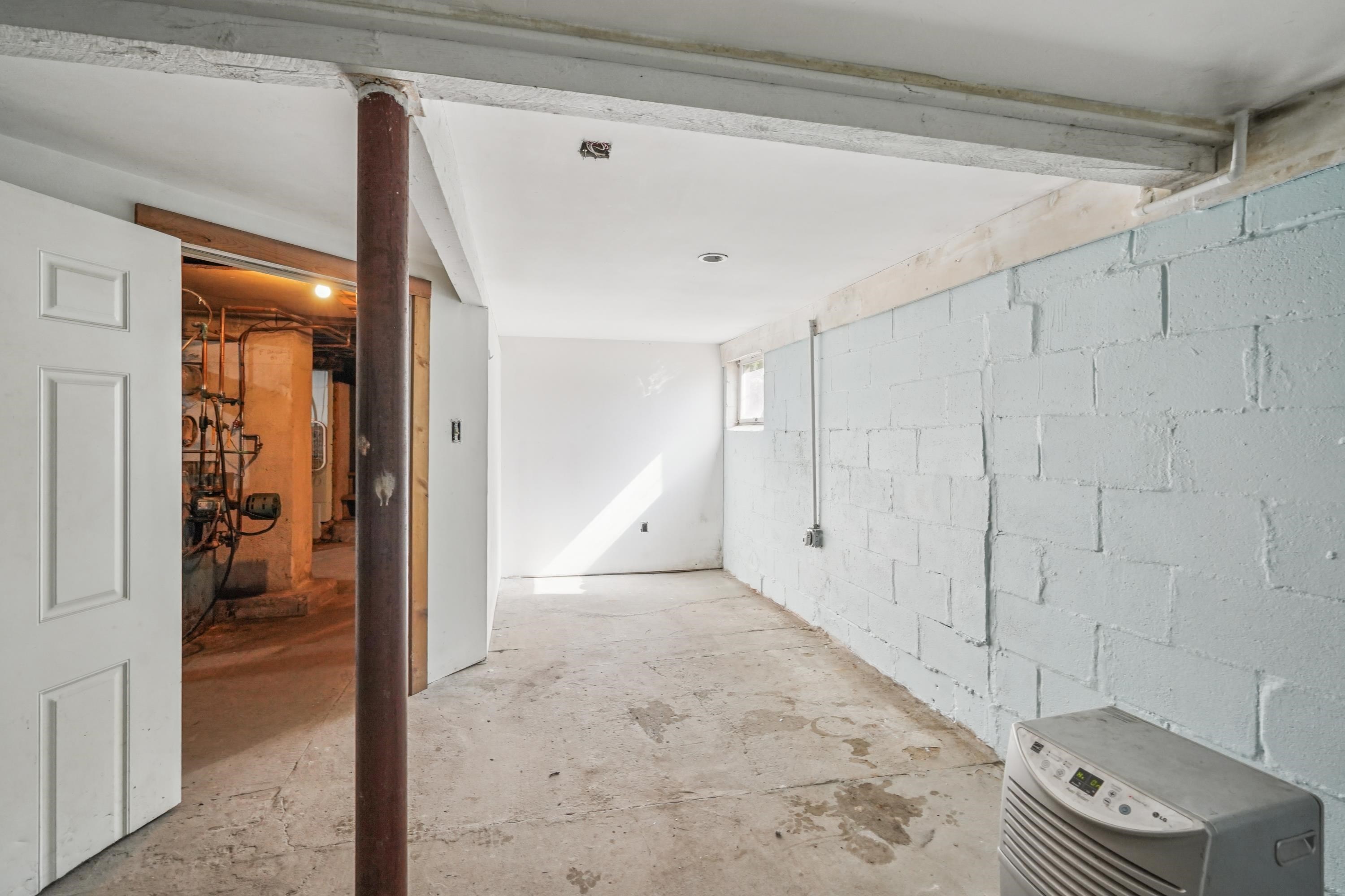 Kingston, New Hampshire, 03848, United States, 3 Bedrooms Bedrooms, ,2 BathroomsBathrooms,Residential,For Sale,1975396