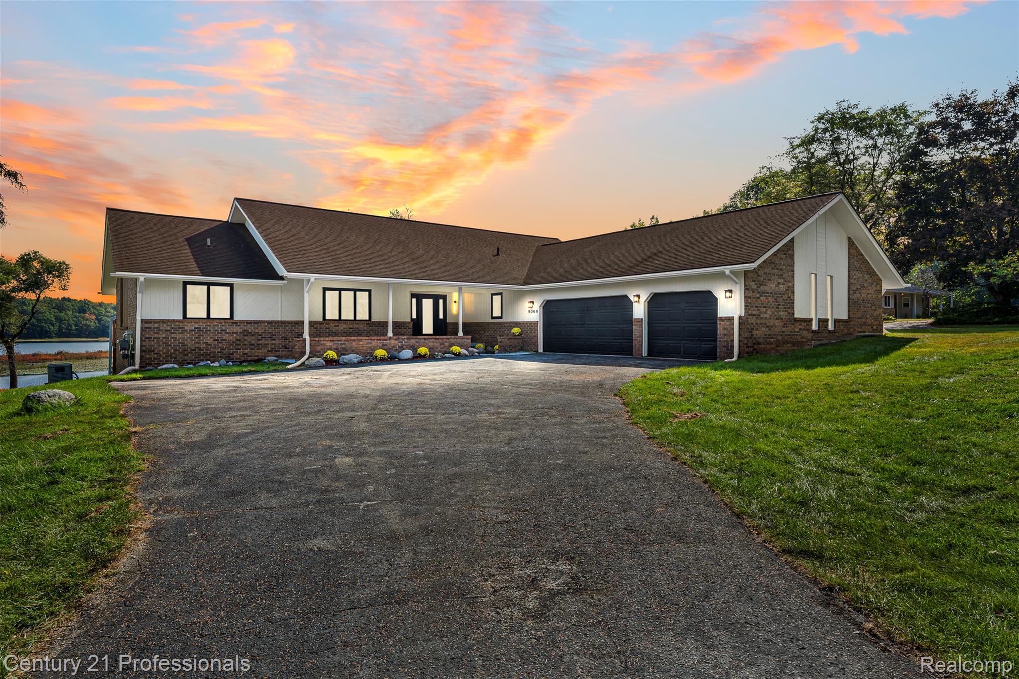 Davisburg, Michigan, 48350, United States, 5 Bedrooms Bedrooms, ,4 BathroomsBathrooms,Residential,For Sale,1982233