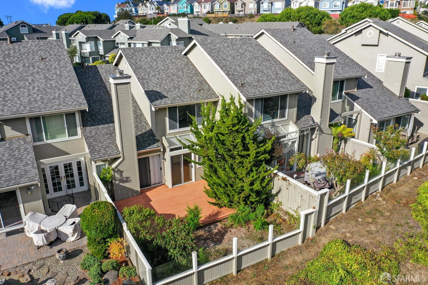 Daly City, California, 94014, United States, 2 Bedrooms Bedrooms, ,3 BathroomsBathrooms,Residential,For Sale,1938525