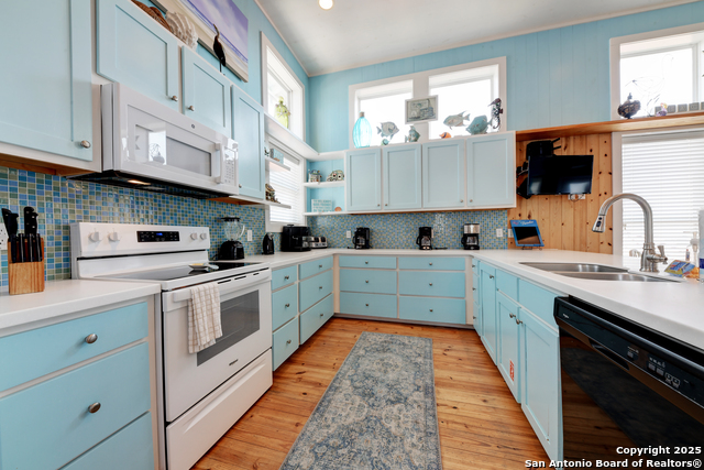 Port Aransas, Texas, 78373, United States, 4 Bedrooms Bedrooms, ,4 BathroomsBathrooms,Residential,For Sale,1839202