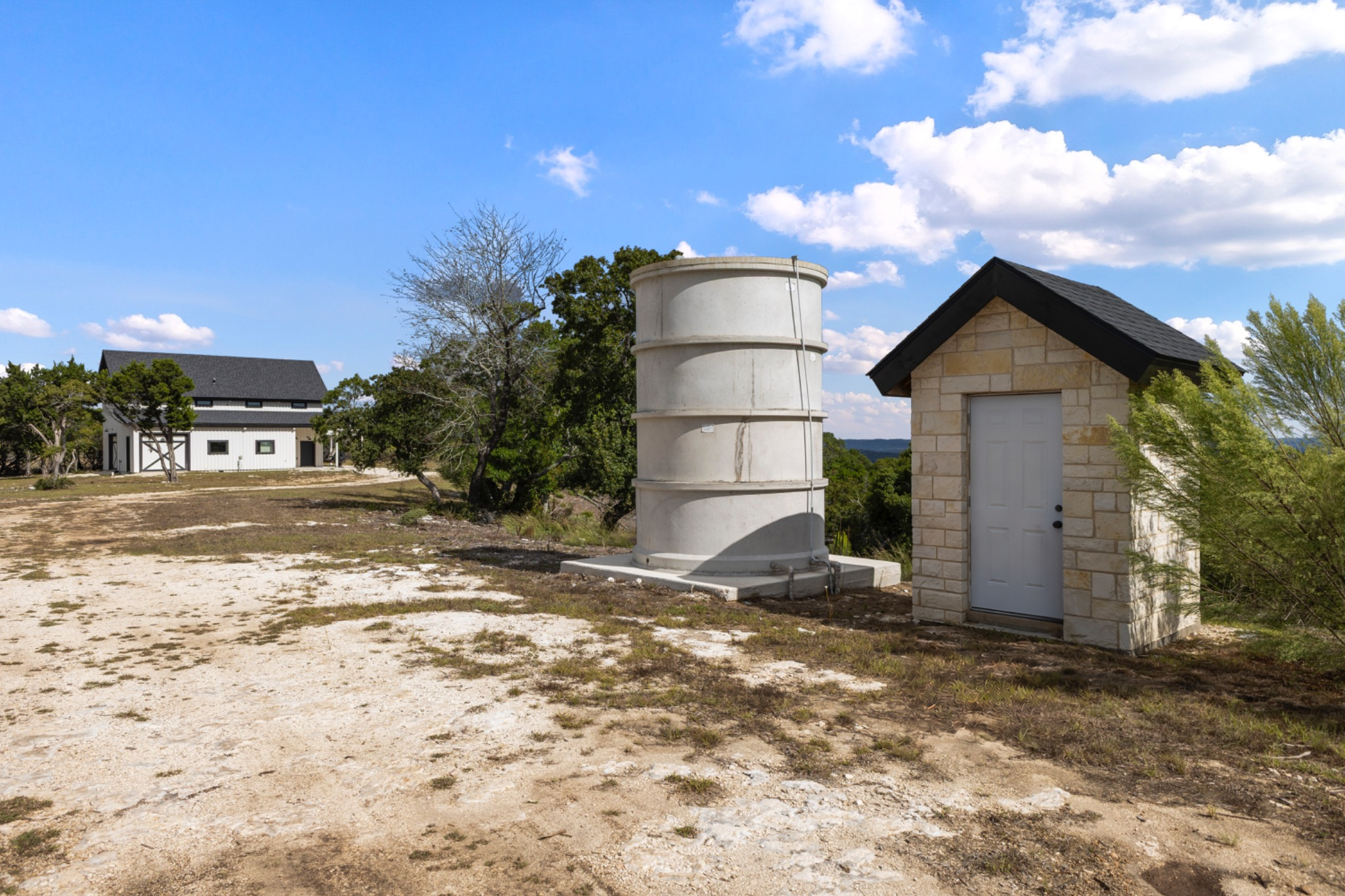  Hilltop Barndominium on 15+ Acres - 物件實景