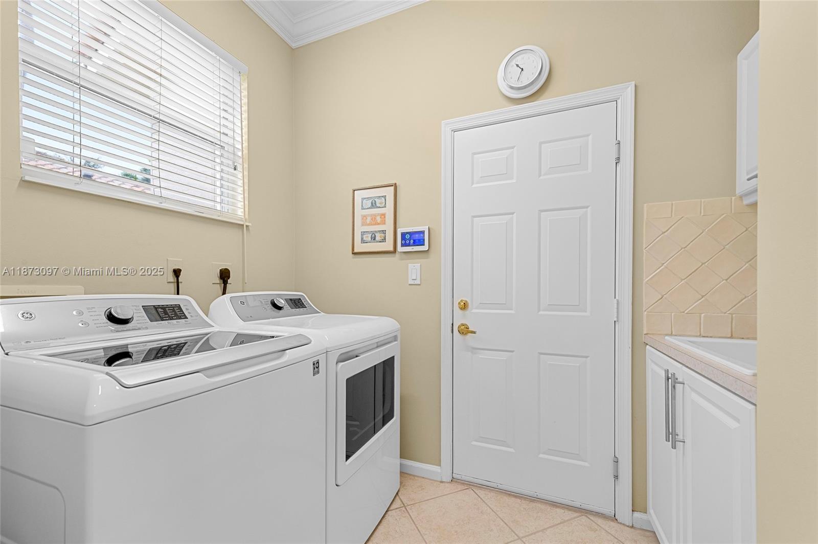 Weston, Florida, 33327, United States, 3 Bedrooms Bedrooms, ,3 BathroomsBathrooms,Residential,For Sale,1942186
