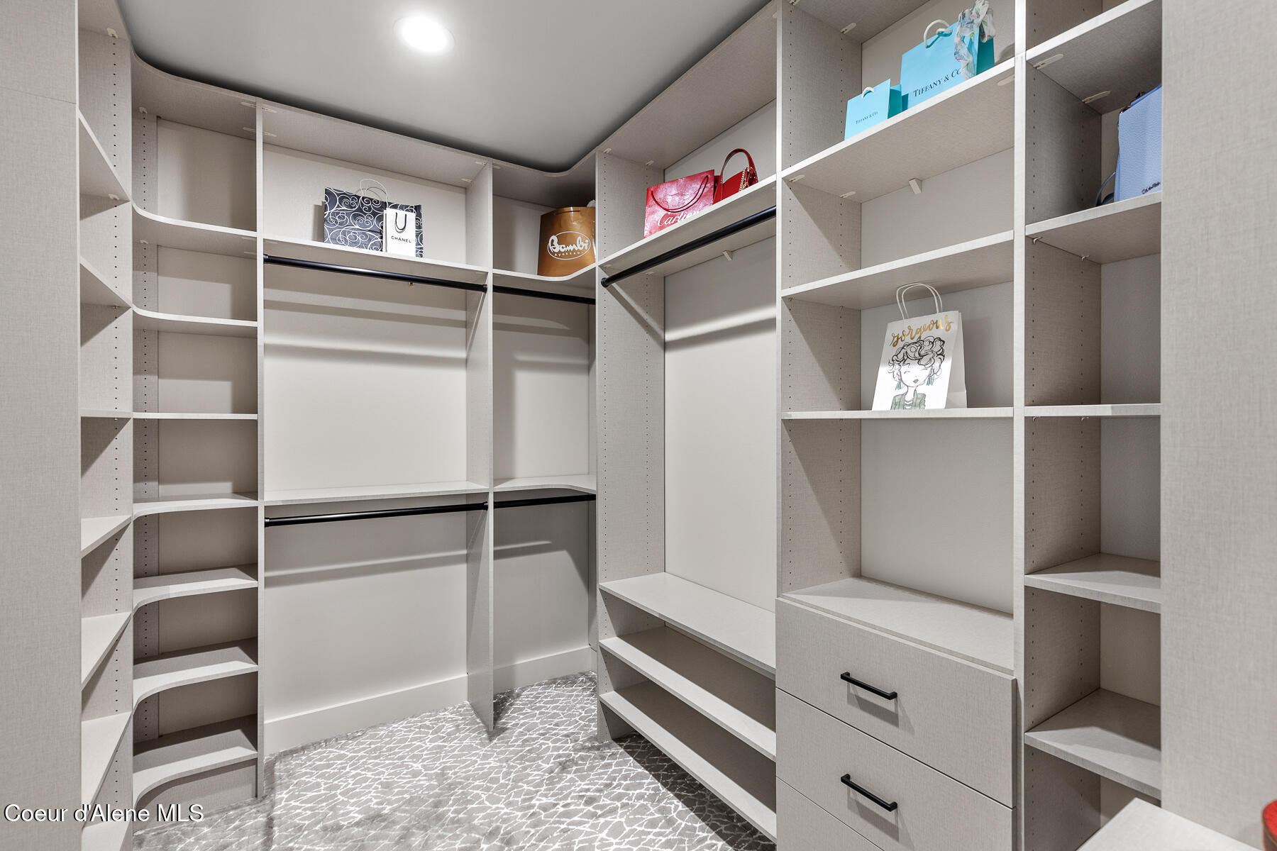 Coeur d'Alene, Idaho, 83814, United States, 5 Bedrooms Bedrooms, ,5 BathroomsBathrooms,Residential,For Sale,1981804