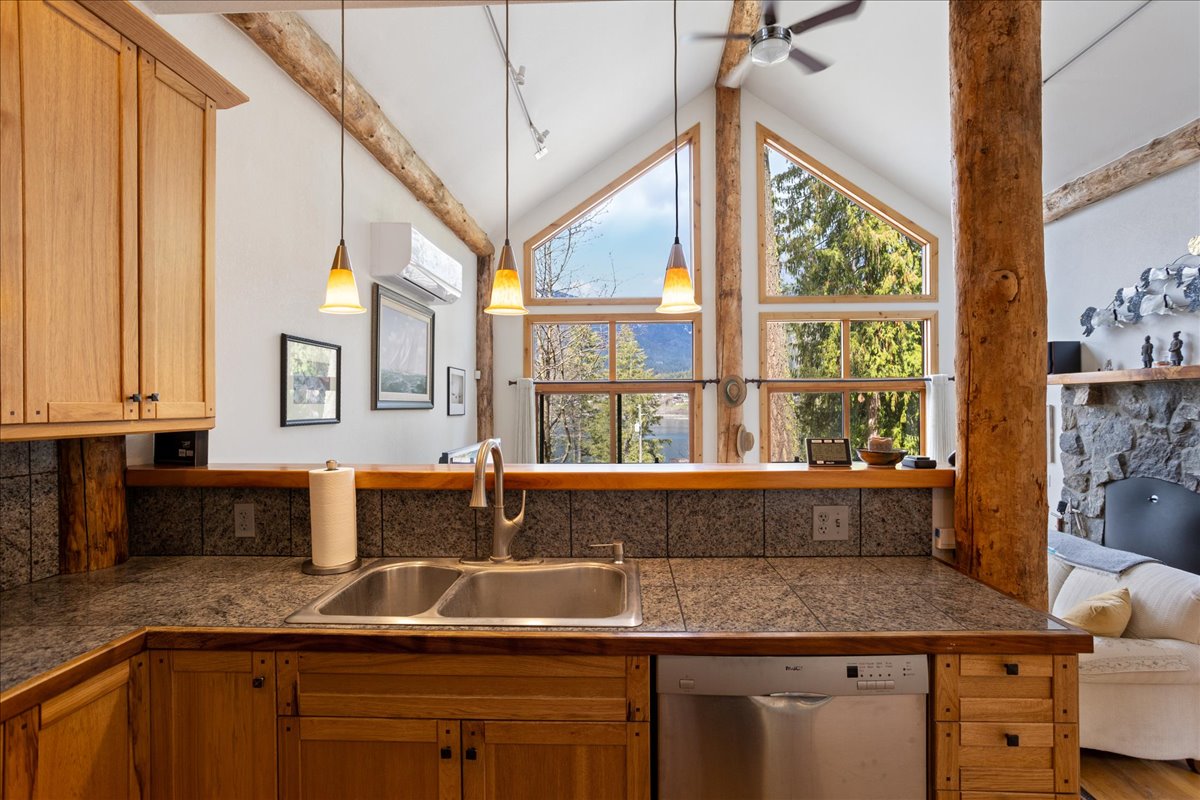 Hope, Idaho, 83836, United States, 3 Bedrooms Bedrooms, ,2 BathroomsBathrooms,Residential,For Sale,1764168