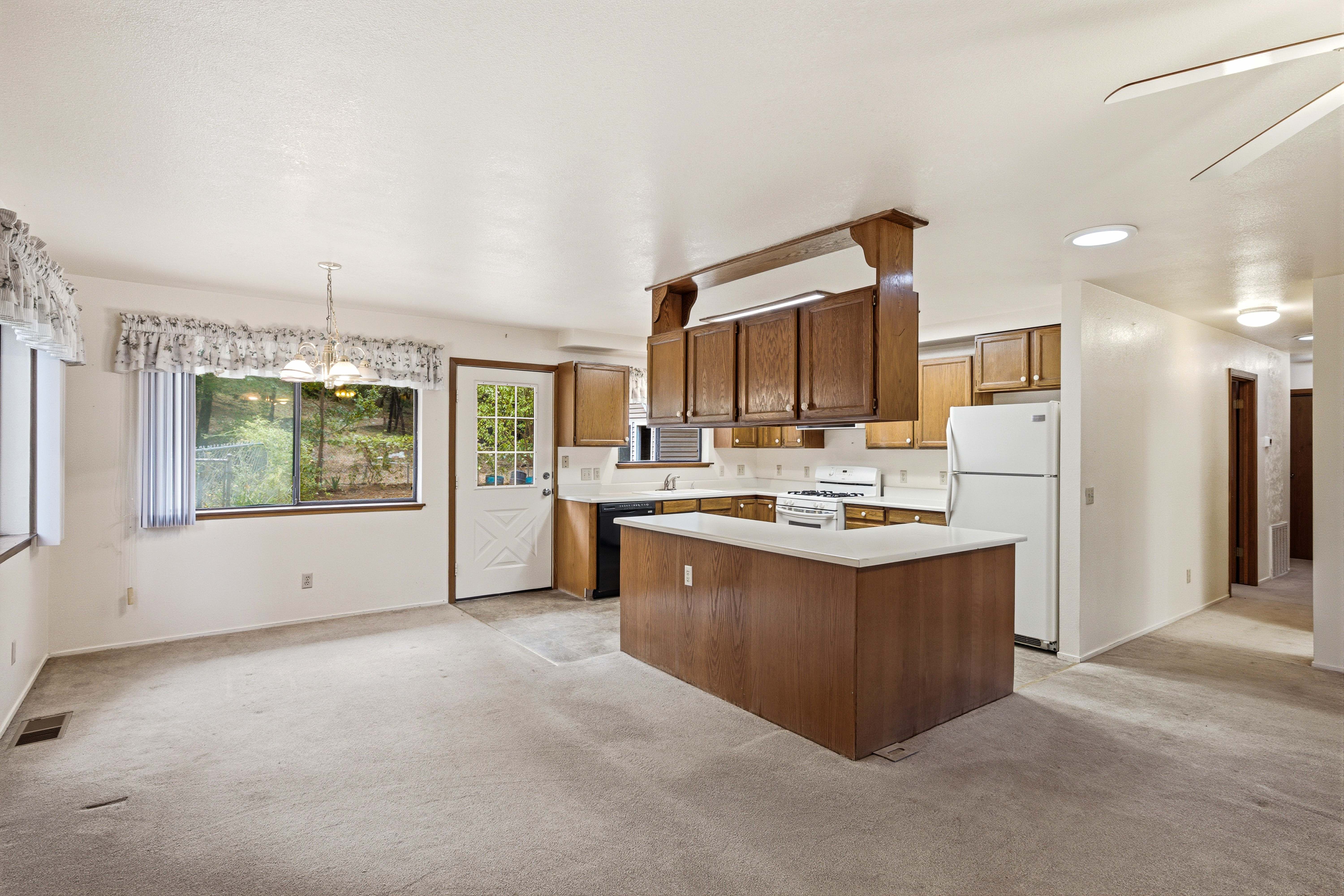  5648 Vacation Boulevard, Somerset, CA 95684 - 物件實景