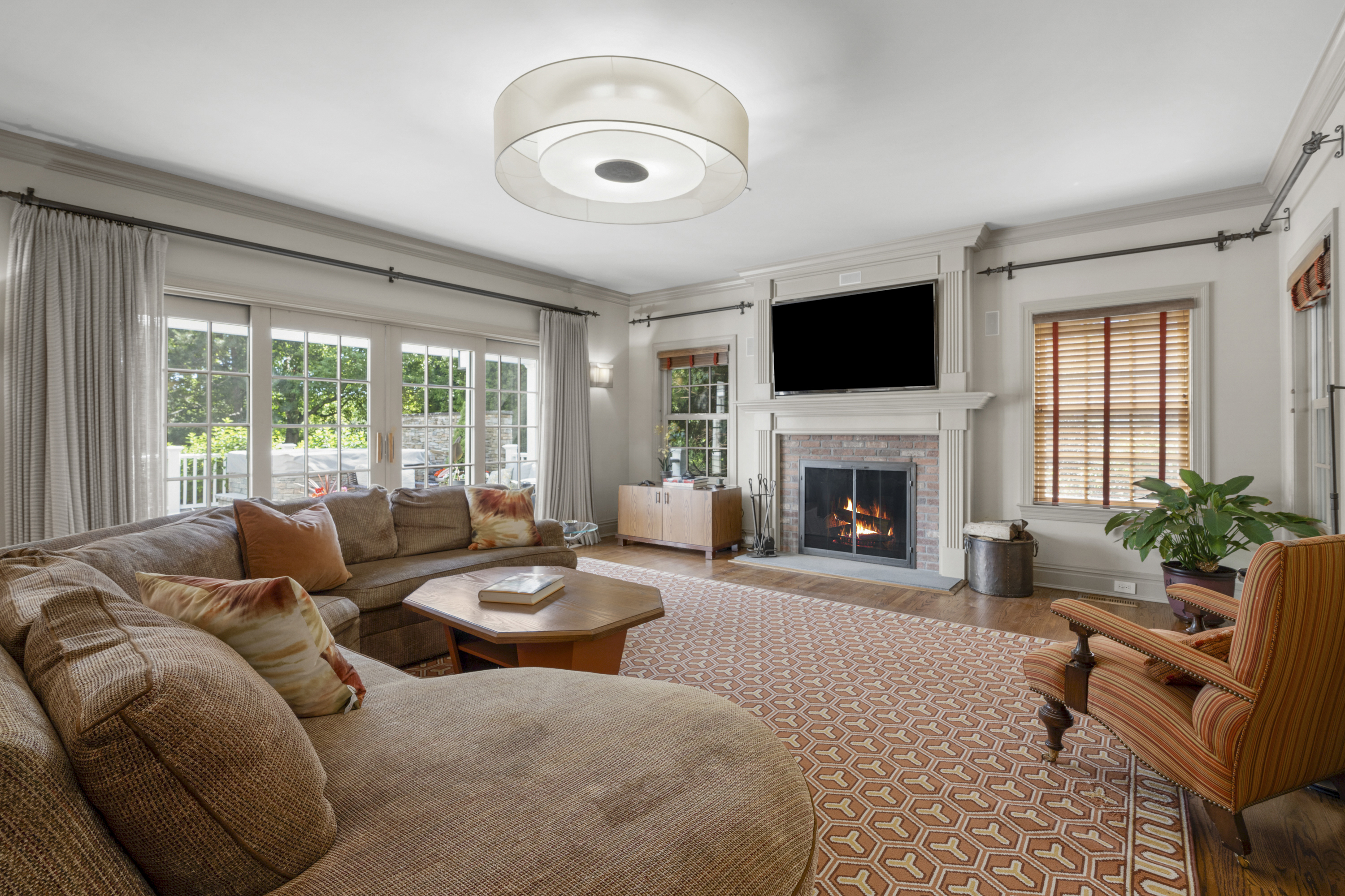  Elegant Larchmont Colonial - 物件實景