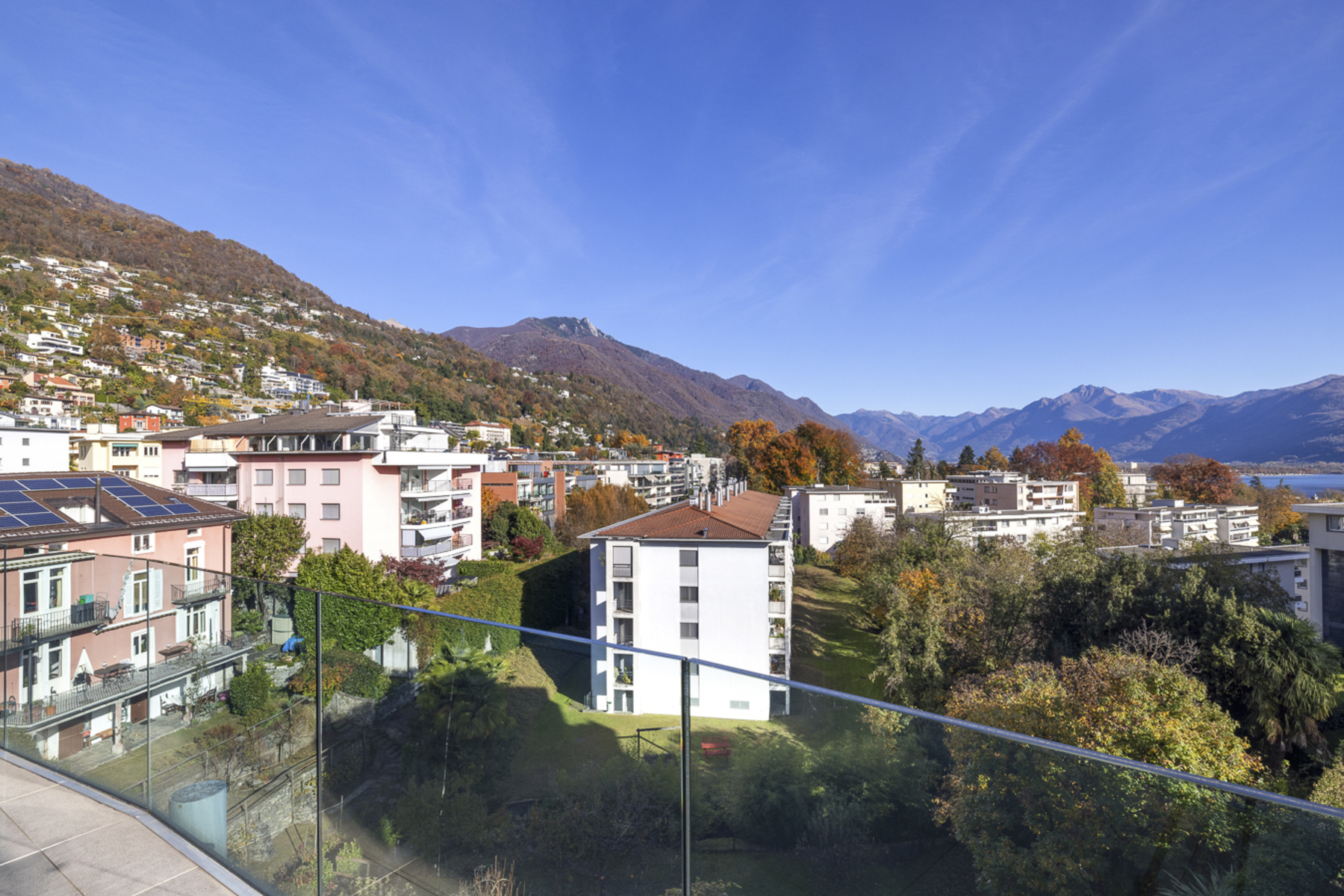  Exclusive penthouse in Minusio: comfort, light and panoramic view - 物件實景