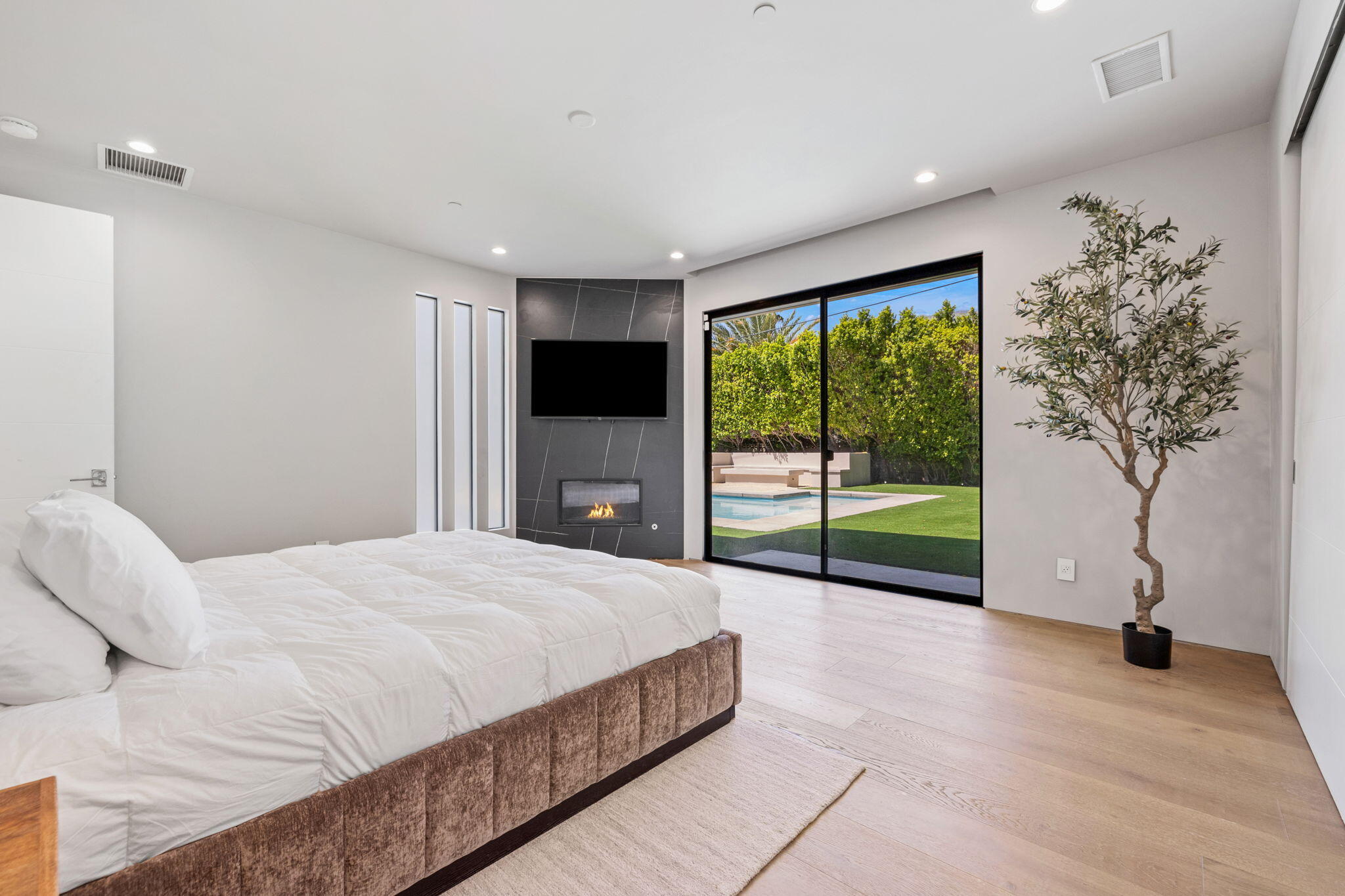 Palm Springs, California, 92262, United States, 5 Bedrooms Bedrooms, ,4 BathroomsBathrooms,Residential,For Sale,1805387