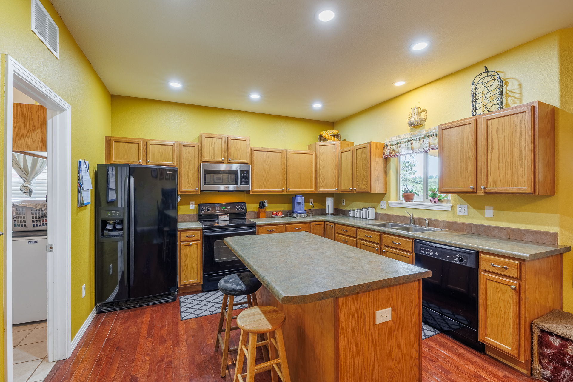 Woodland Park, Colorado, 80863, United States, 4 Bedrooms Bedrooms, ,3 BathroomsBathrooms,Residential,For Sale,1925072