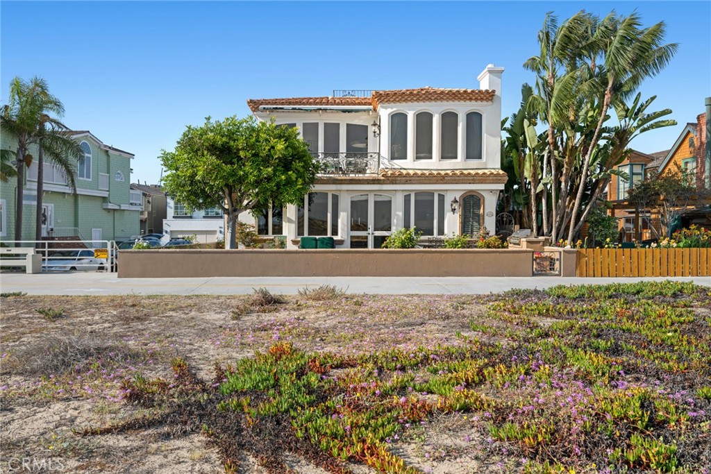 Newport Beach, California, 92661, United States, 4 Bedrooms Bedrooms, ,5 BathroomsBathrooms,Residential,For Sale,1875430
