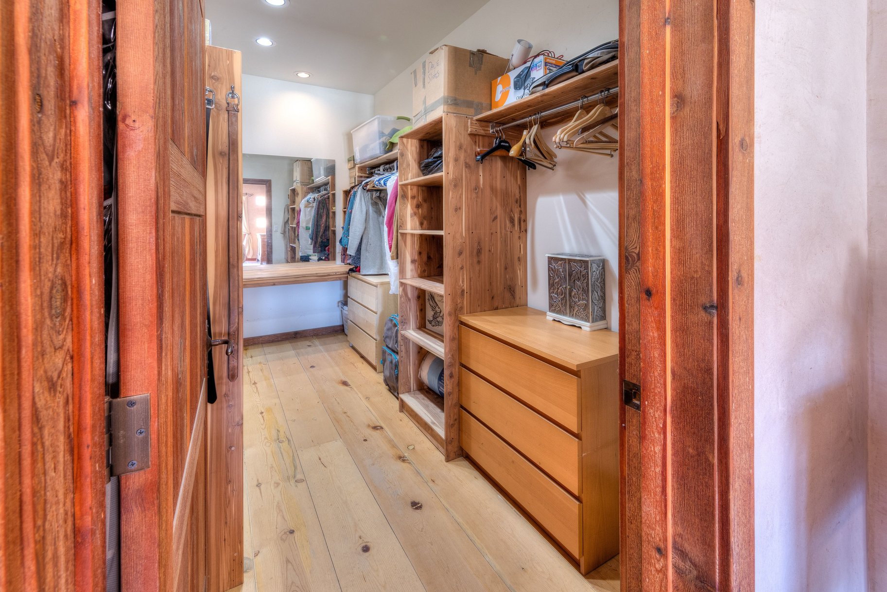  Unique, Custom, Castle Valley Home, Studio With Private Pond - 物件實景
