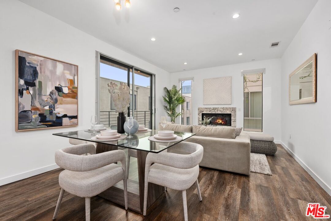 Los Angeles, California, 90025, United States, 9 Bedrooms Bedrooms, ,Residential,For Sale,1940770