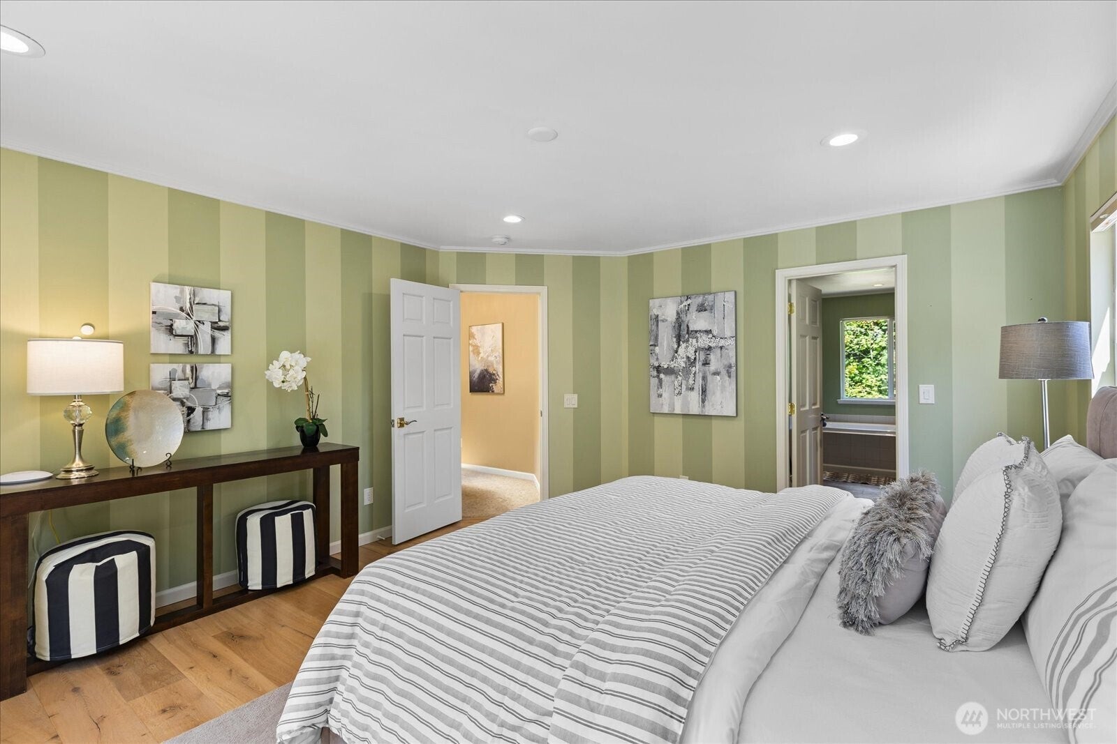 Woodinville, Washington, 98072, United States, 4 Bedrooms Bedrooms, ,2 BathroomsBathrooms,Residential,For Sale,1979397