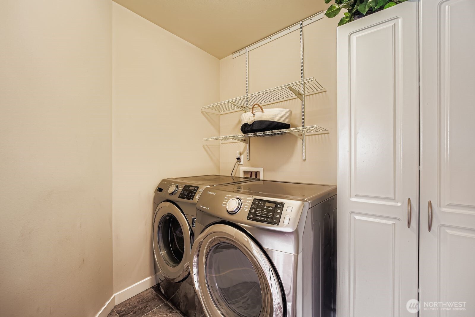 Puyallup, Washington, 98375, United States, 5 Bedrooms Bedrooms, ,3 BathroomsBathrooms,Residential,For Sale,1983977