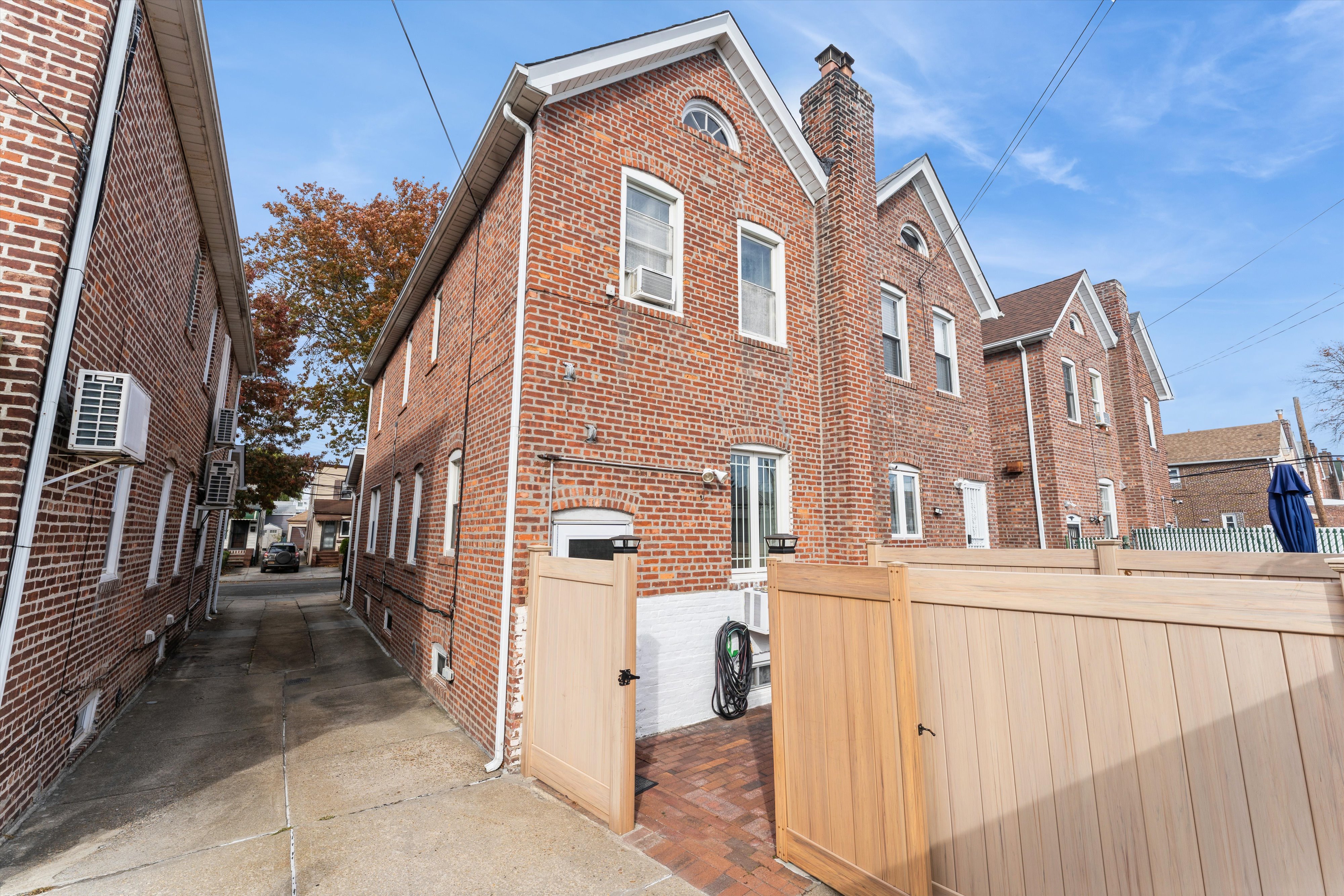 Bayside, New York, 11361, United States, 2 Bedrooms Bedrooms, ,2 BathroomsBathrooms,Residential,For Sale,1988869