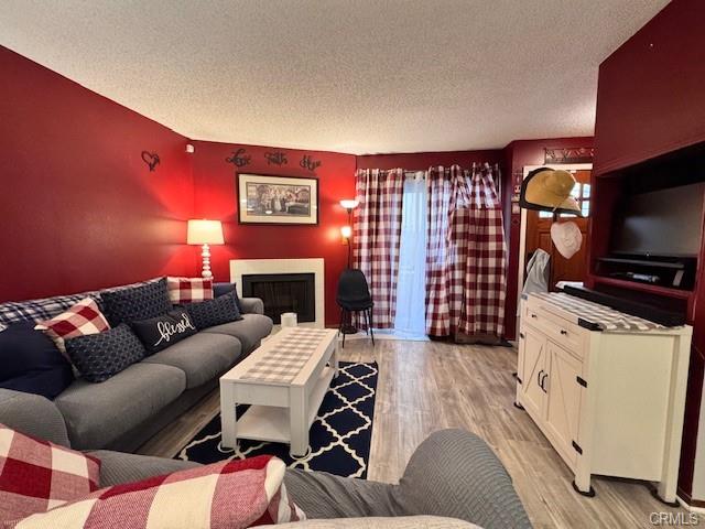 Glendale, California, 91202, United States, 2 Bedrooms Bedrooms, ,Residential,For Sale,1993886